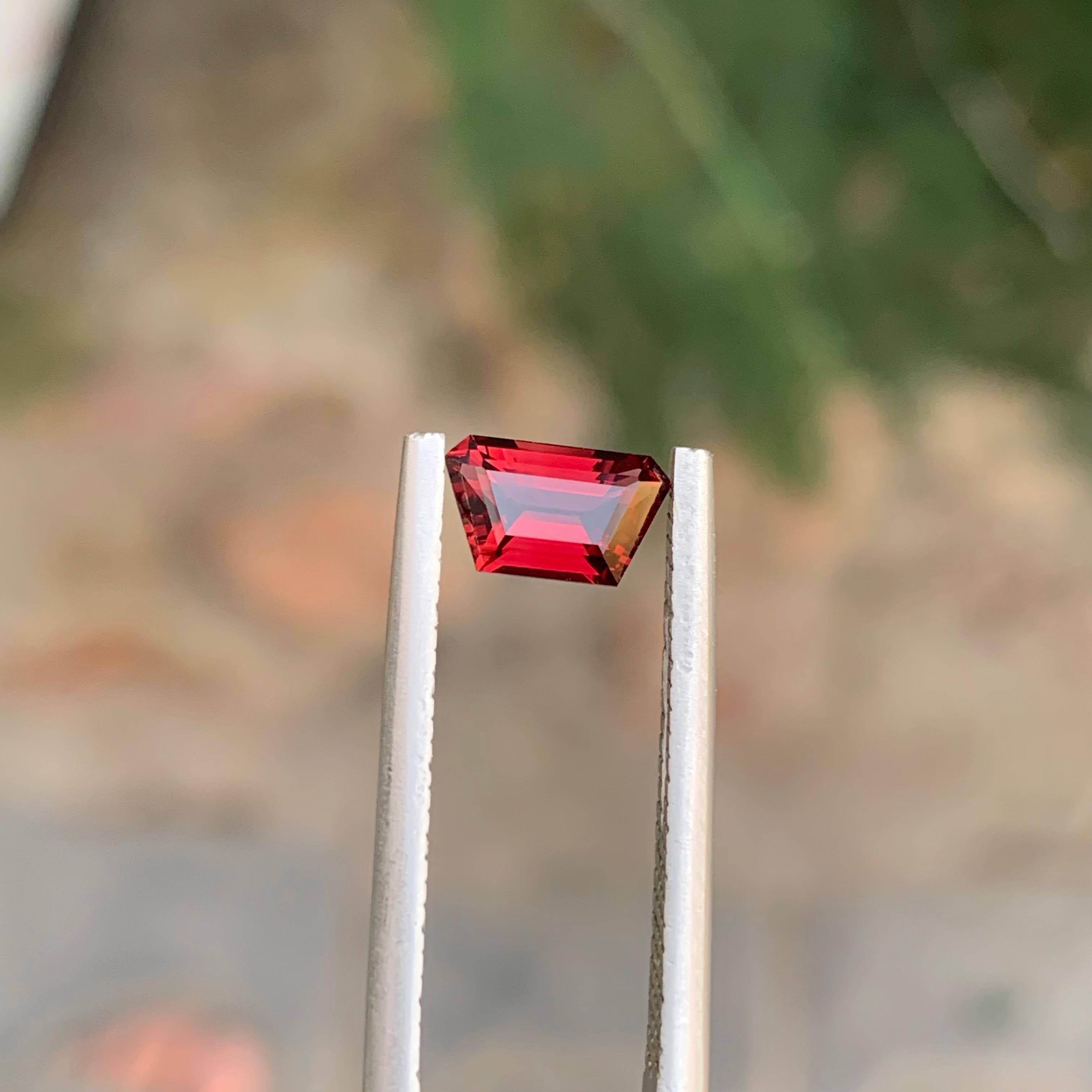 0,80 Karat Natürlicher loser burmesischer Spinell Trapezförmiger Edelstein im Zustand „Neu“ im Angebot in Peshawar, PK