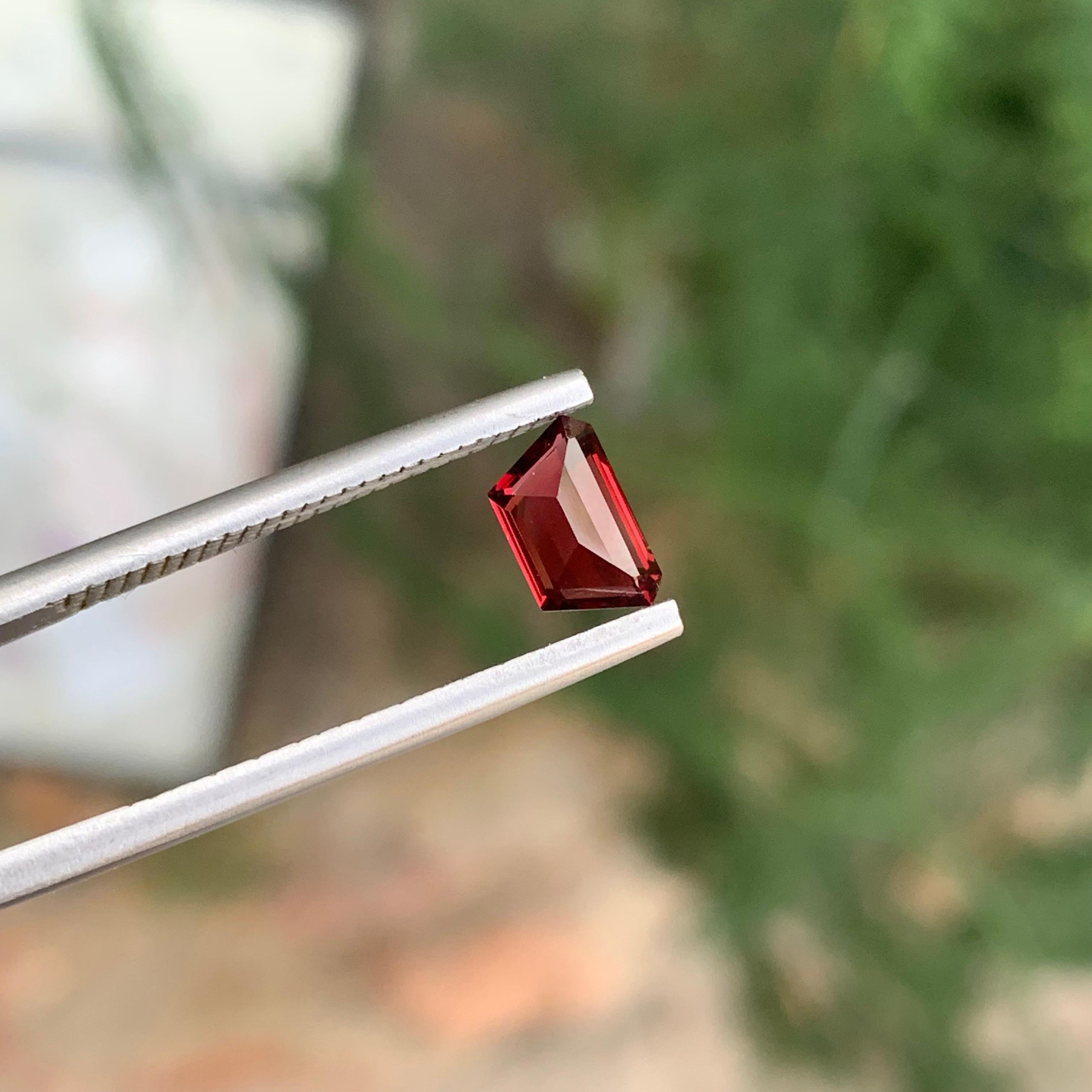 0,80 Karat Natürlicher loser burmesischer Spinell Trapezförmiger Edelstein im Angebot 3