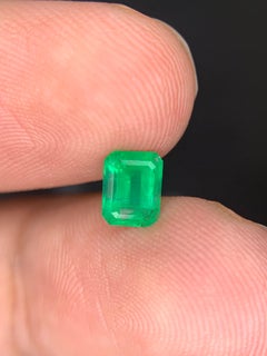 Esmeralda suelta natural de 0.80 quilates del valle de Swat, Pakistán