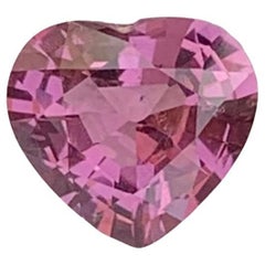 0,80 carati di gemma naturale sfusa a forma di cuore di spinello rosa