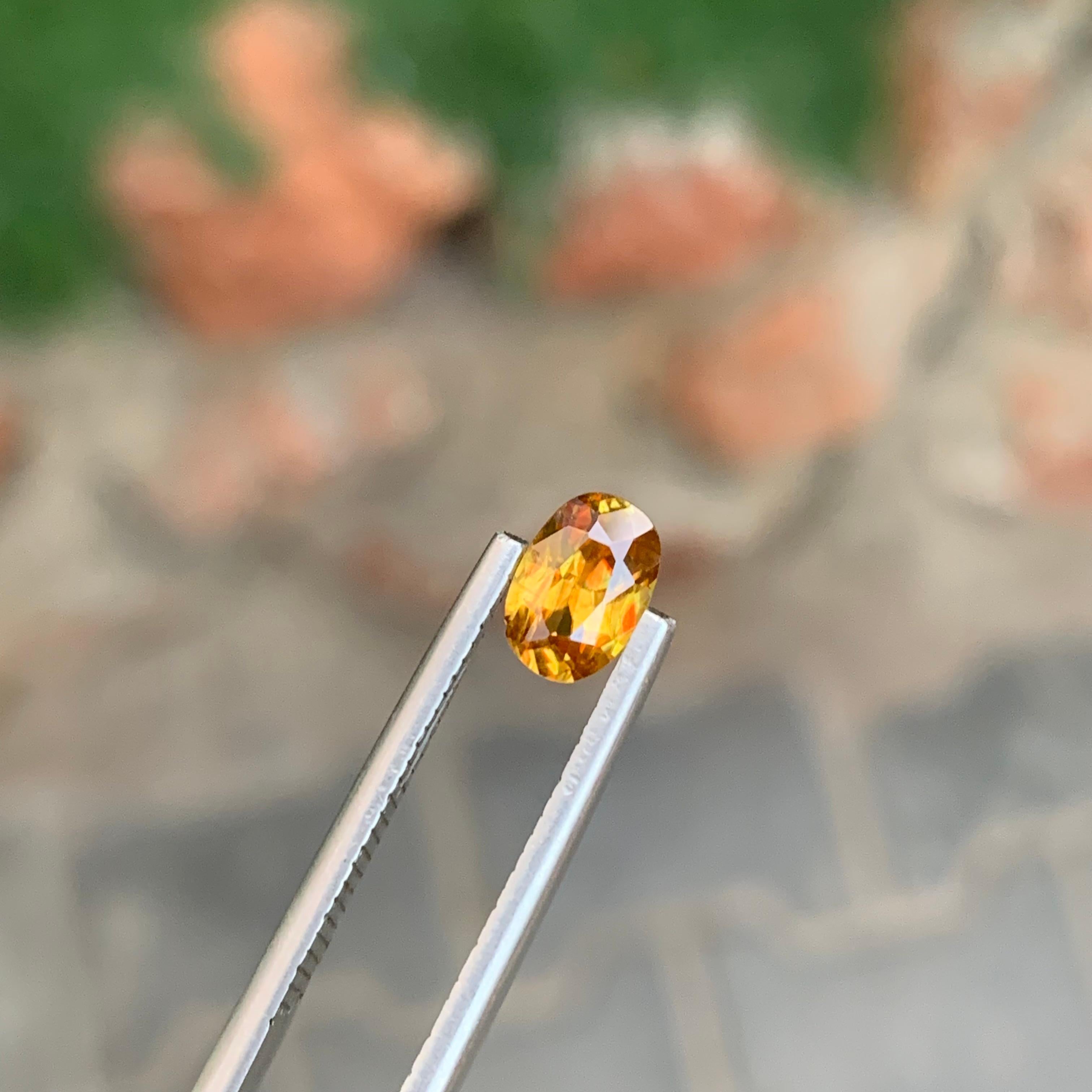 0.80 Karat natürlicher loser Titanit in ovaler Form für Ring (Ovalschliff) im Angebot