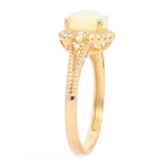 Anello in oro giallo 10K con accenti di diamanti e opale etiope da 0,80 carati
