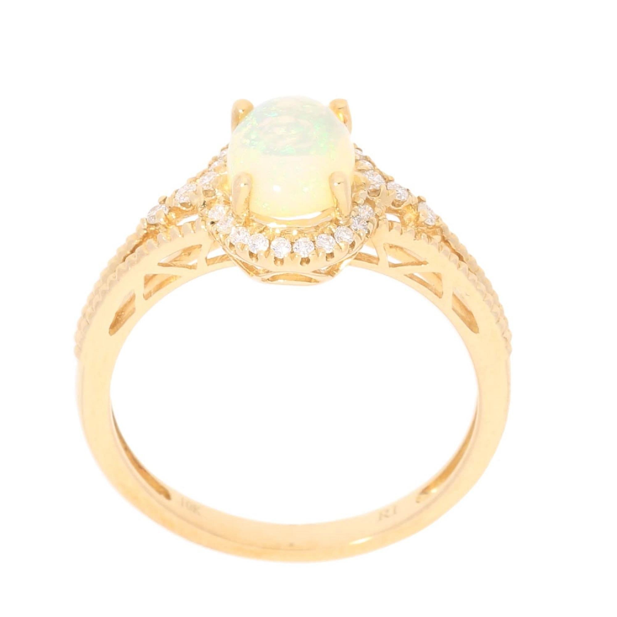 Art déco Bague en or jaune 10 carats avec opale éthiopienne taille ovale et diamants de 0,80 carat en vente