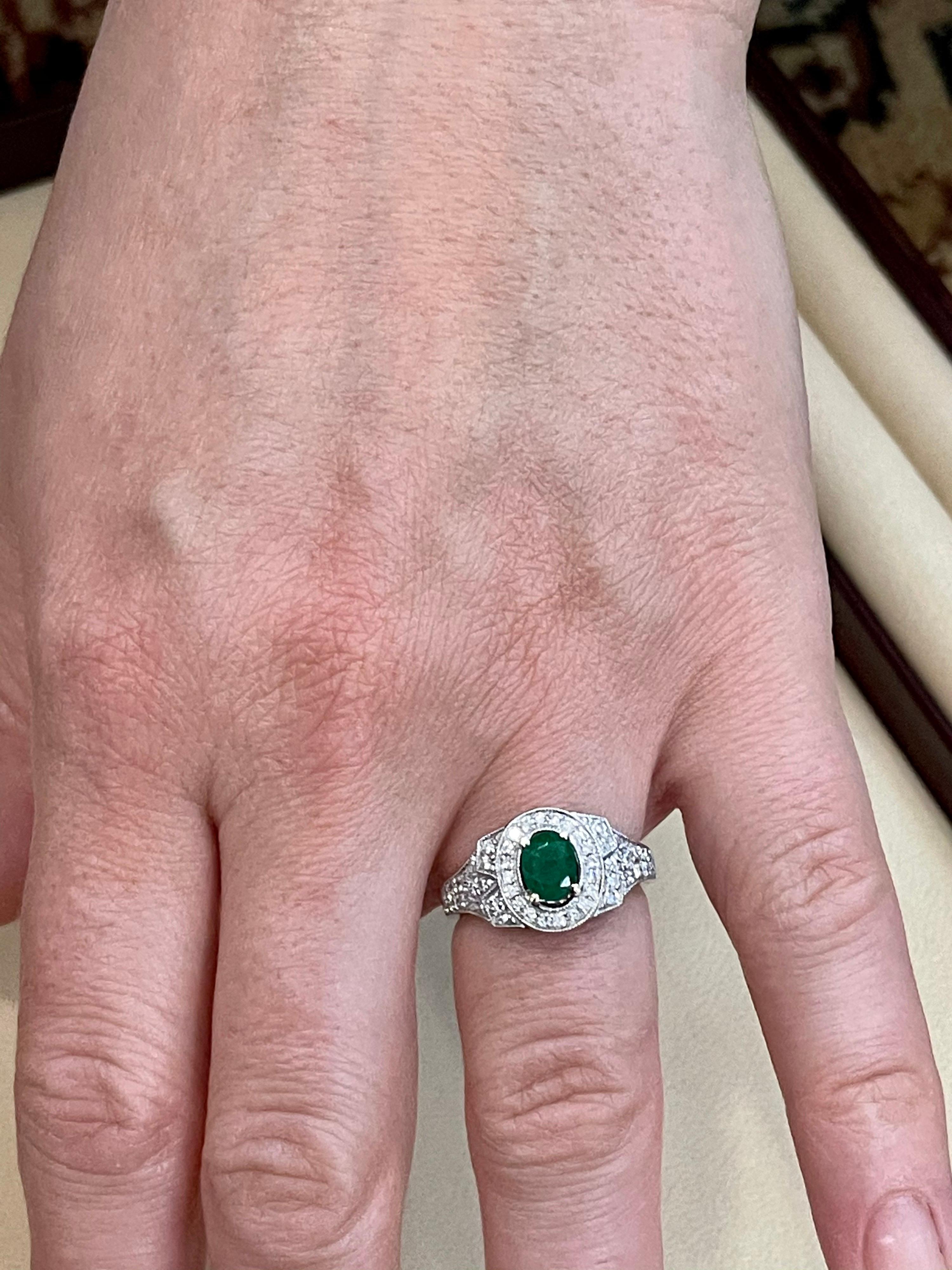 Esmeralda talla oval de 0,80 quilates y diamante de 0,85 quilates Anillo de oro blanco de 18 quilates en venta 5