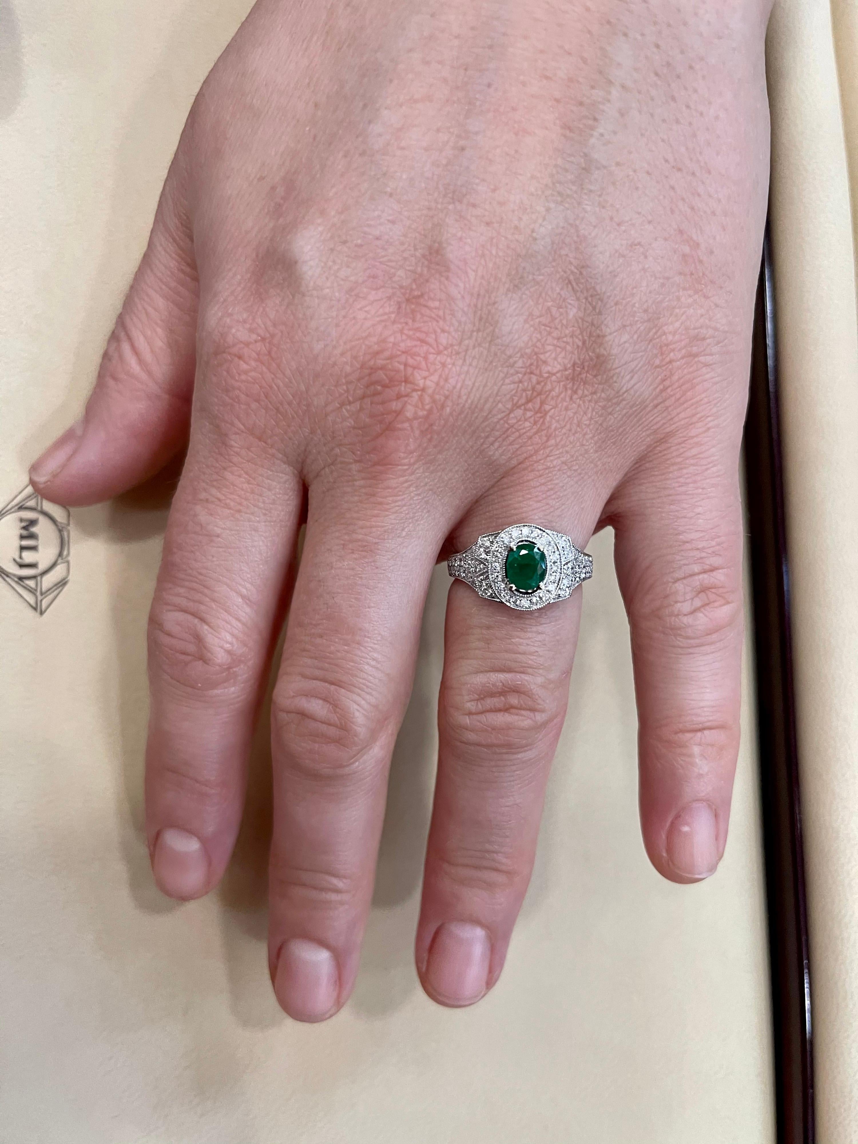 Esmeralda talla oval de 0,80 quilates y diamante de 0,85 quilates Anillo de oro blanco de 18 quilates en venta 6