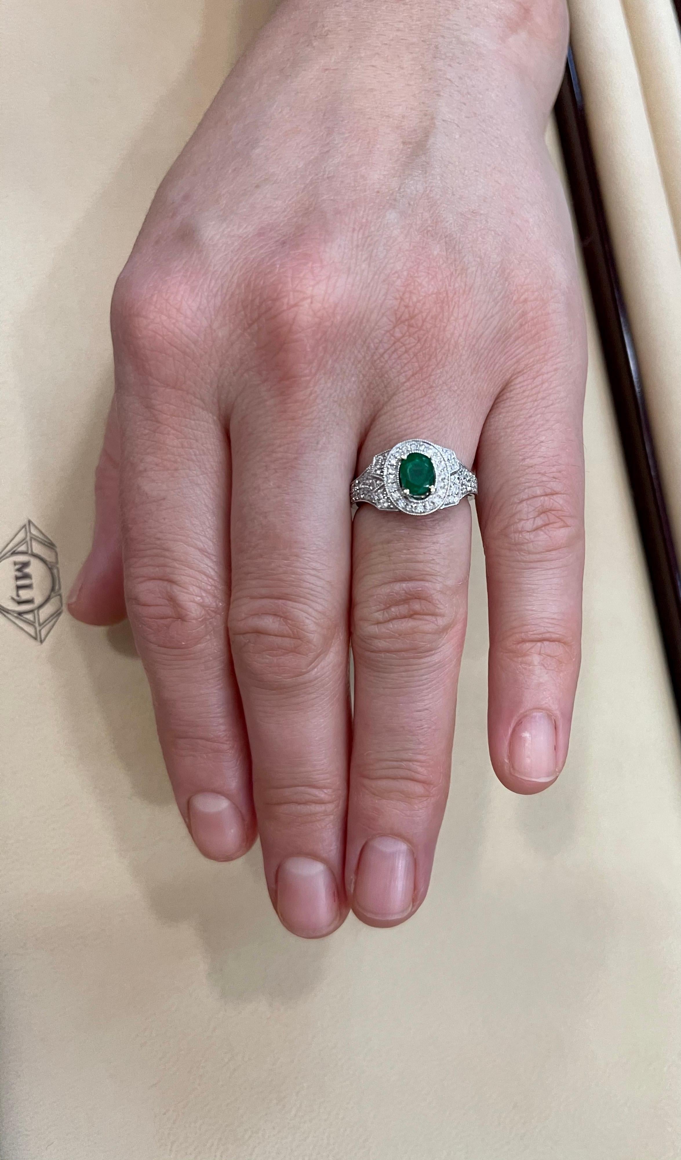 Esmeralda talla oval de 0,80 quilates y diamante de 0,85 quilates Anillo de oro blanco de 18 quilates en venta 8