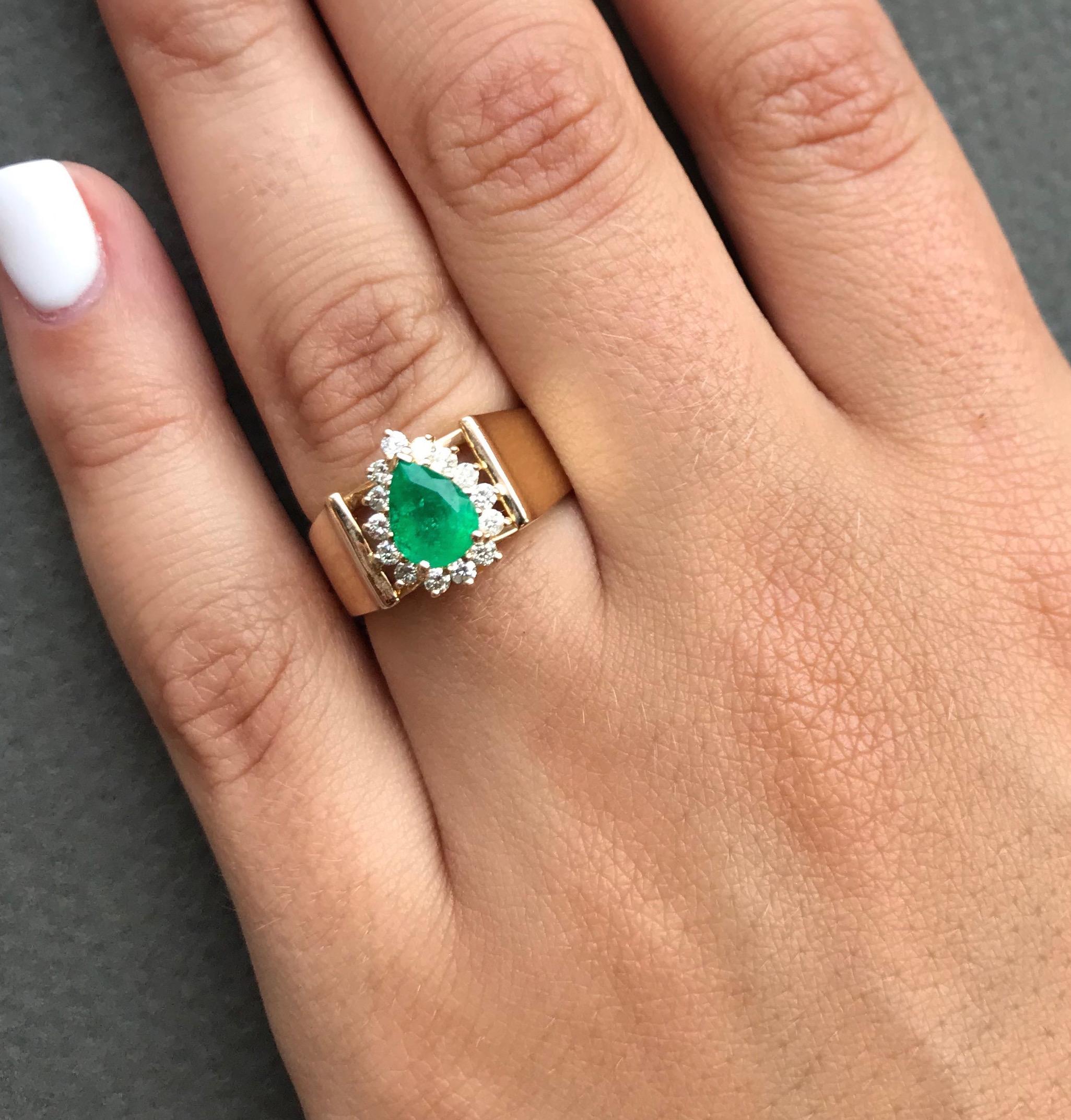 0.80 Carat Pear Shaped Emerald and 0.26 Carat White Diamond Ring In New Condition In GREAT NECK, NY