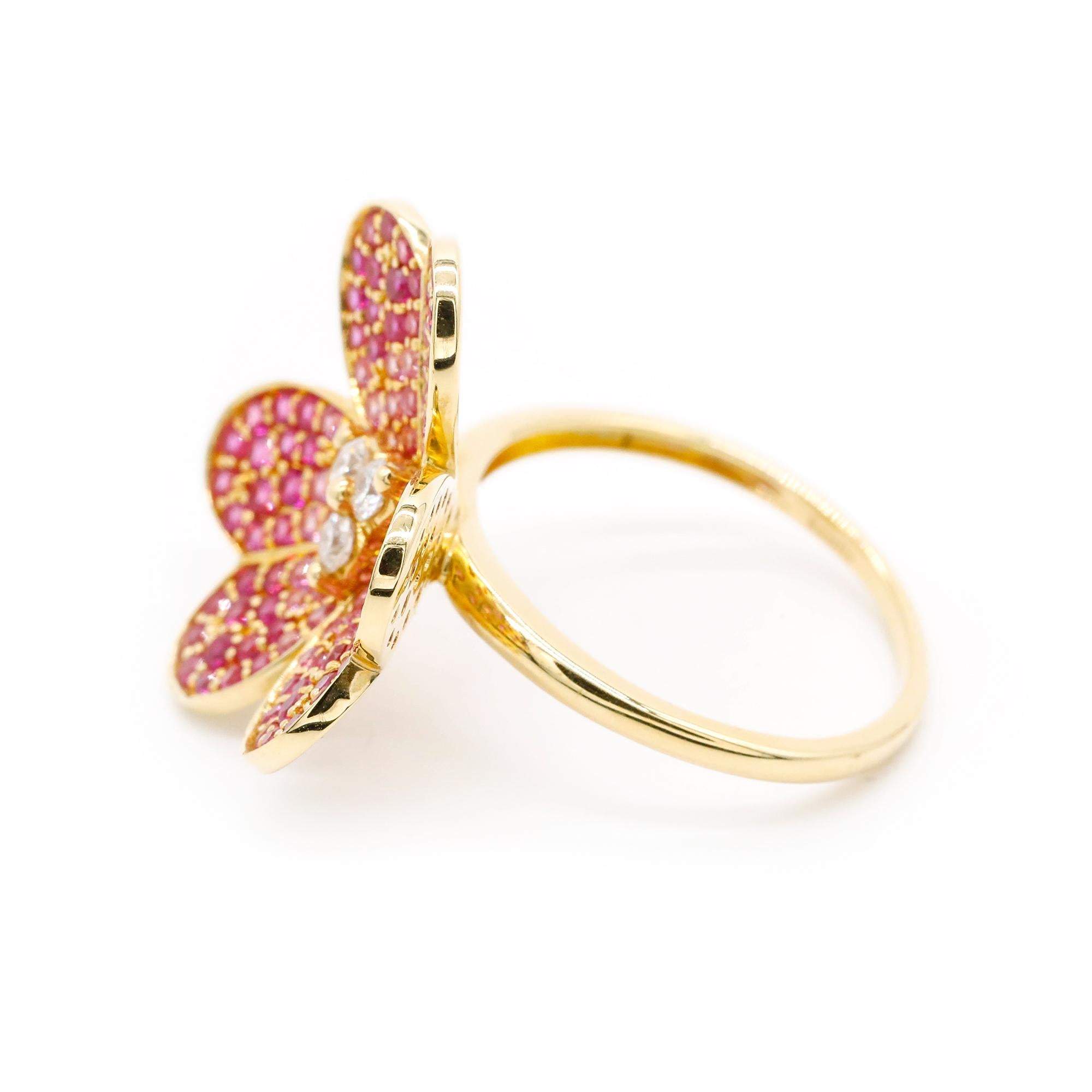 Contemporary 0.80 Ct Round Diamond Pink Sapphire Clove Flower 14K Yellow Gold Cocktail Ring For Sale