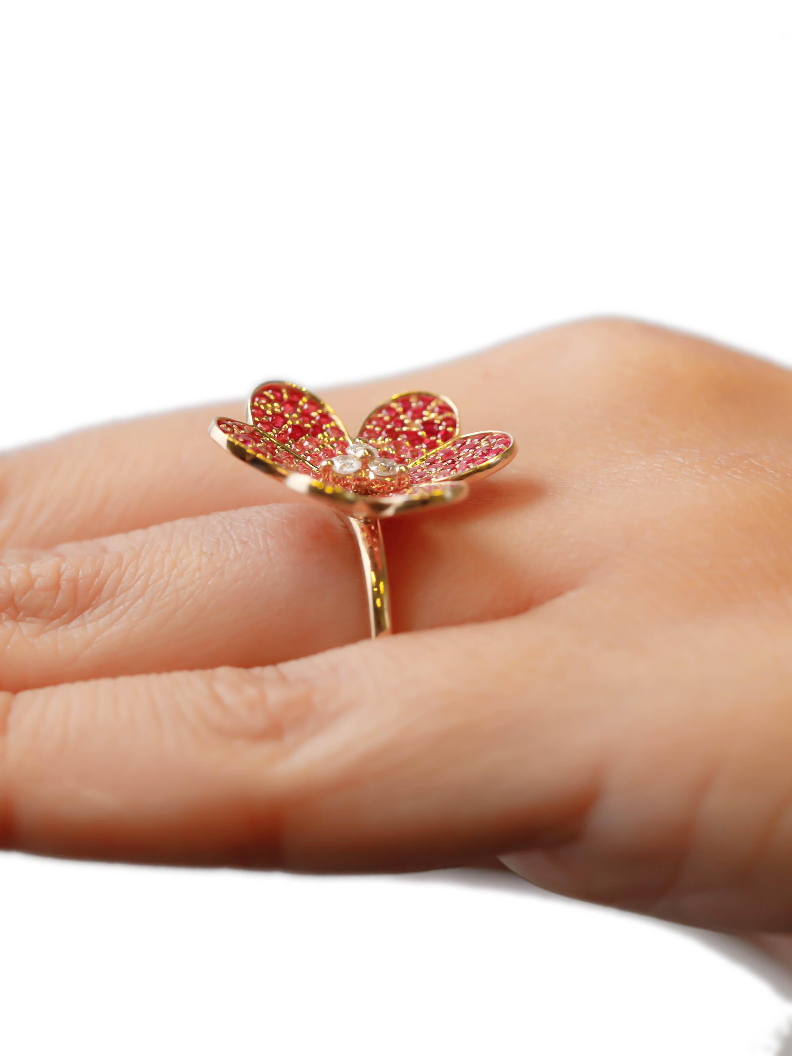 0,80 Karat runder Diamant Rosa Saphir Clove Blume 14K Gelbgold Cocktail-Ring für Damen oder Herren im Angebot