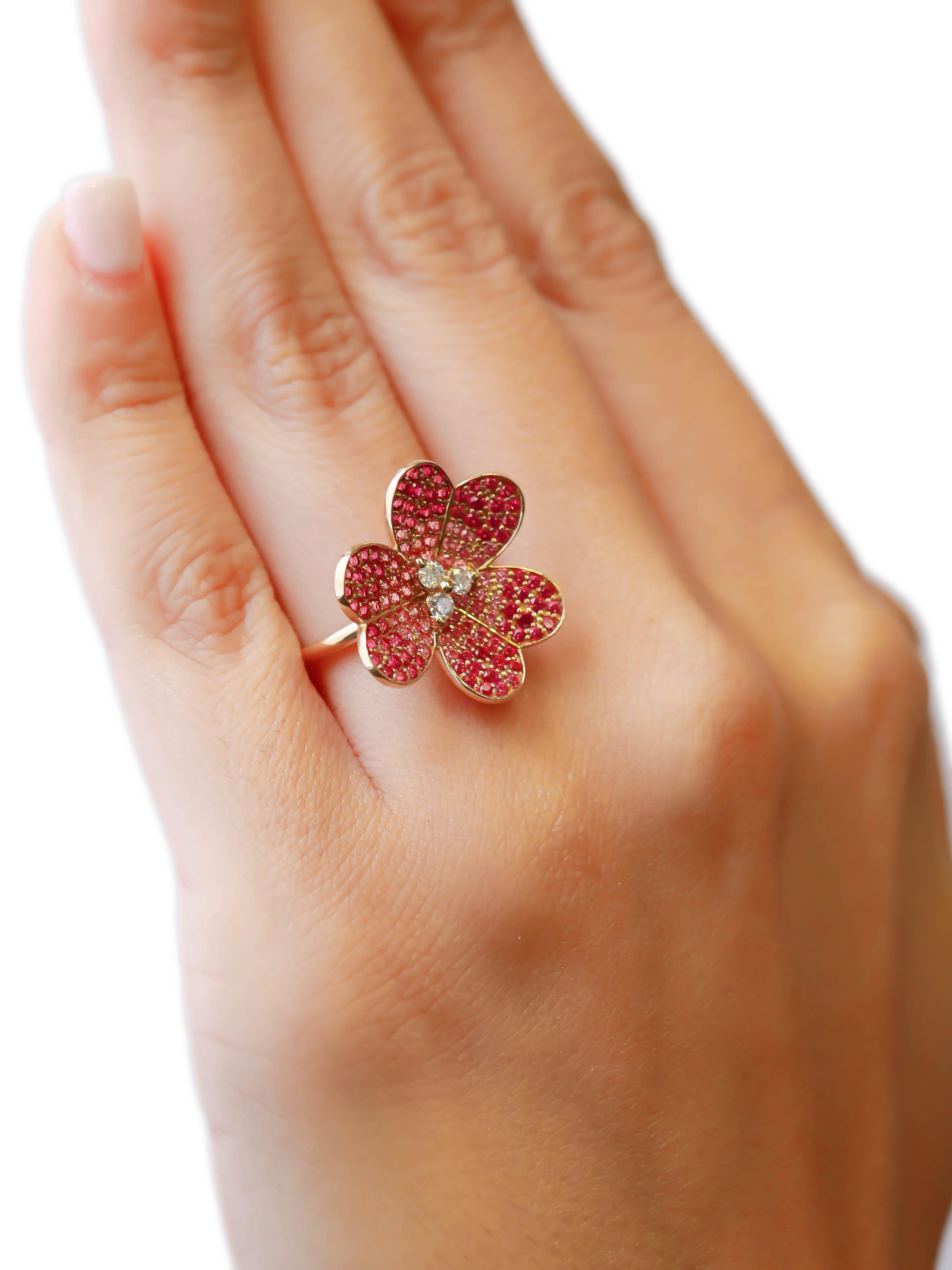0.80 Ct Round Diamond Pink Sapphire Clove Flower 14K Yellow Gold Cocktail Ring For Sale 1