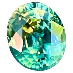 Pierre précieuse naturelle de Madagascar, saphir bicolore taille ovale de 0,80 carat