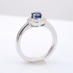 Natürlicher blauer Saphir Stein 0,80 Karat in 14 Karat Weißgold Ring mit Diamanten gefasst