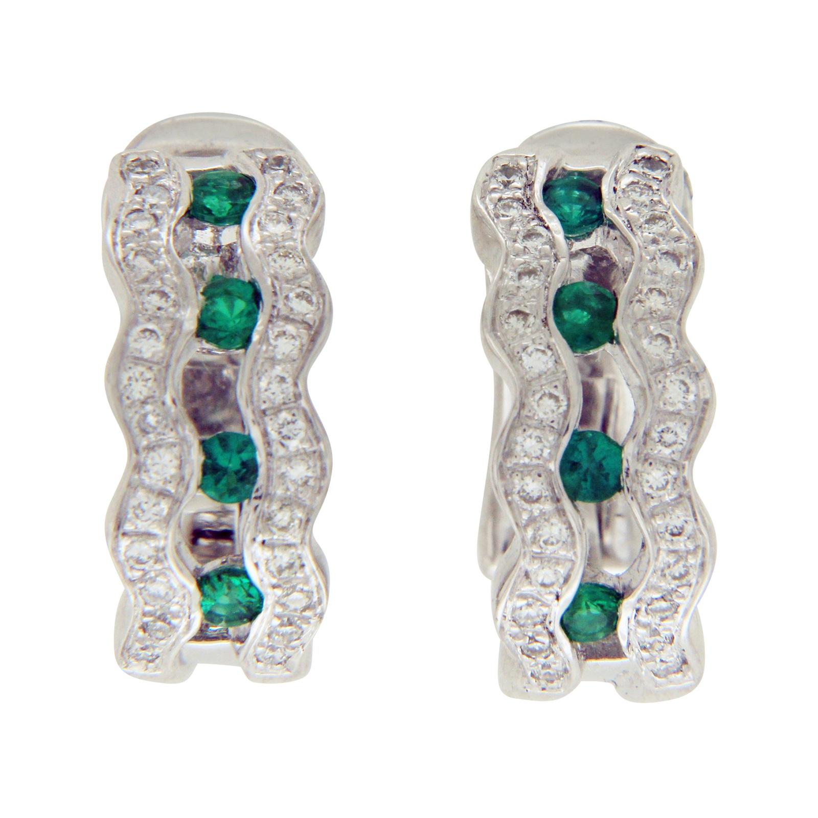 Type: Earrings
Height: 16.5 mm
Width: 7 mm
Metal: White Gold
Metal Purity: 18K
Estimated Price:$5999
Hallmarks: 18K
Total Weight: 9.5 Grams
Stone Type: Approx 0.80 Natural Emerald and 0.82 CT G VS2 Diamonds
Condition:New
Stock Number: BL116