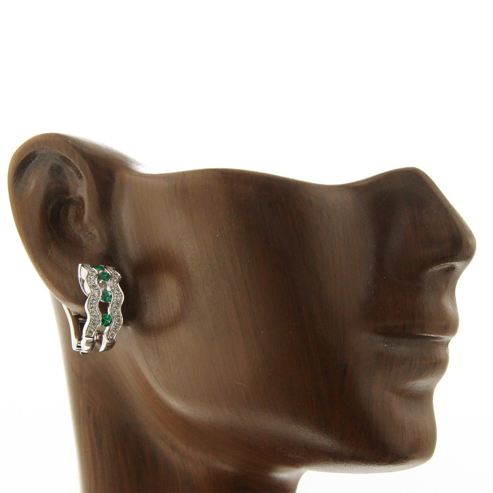 0.80 Ct Natural Emerald & 0.82 Ct Diamonds In 18k White Gold Earrings In Excellent Condition For Sale In Los Angeles, CA