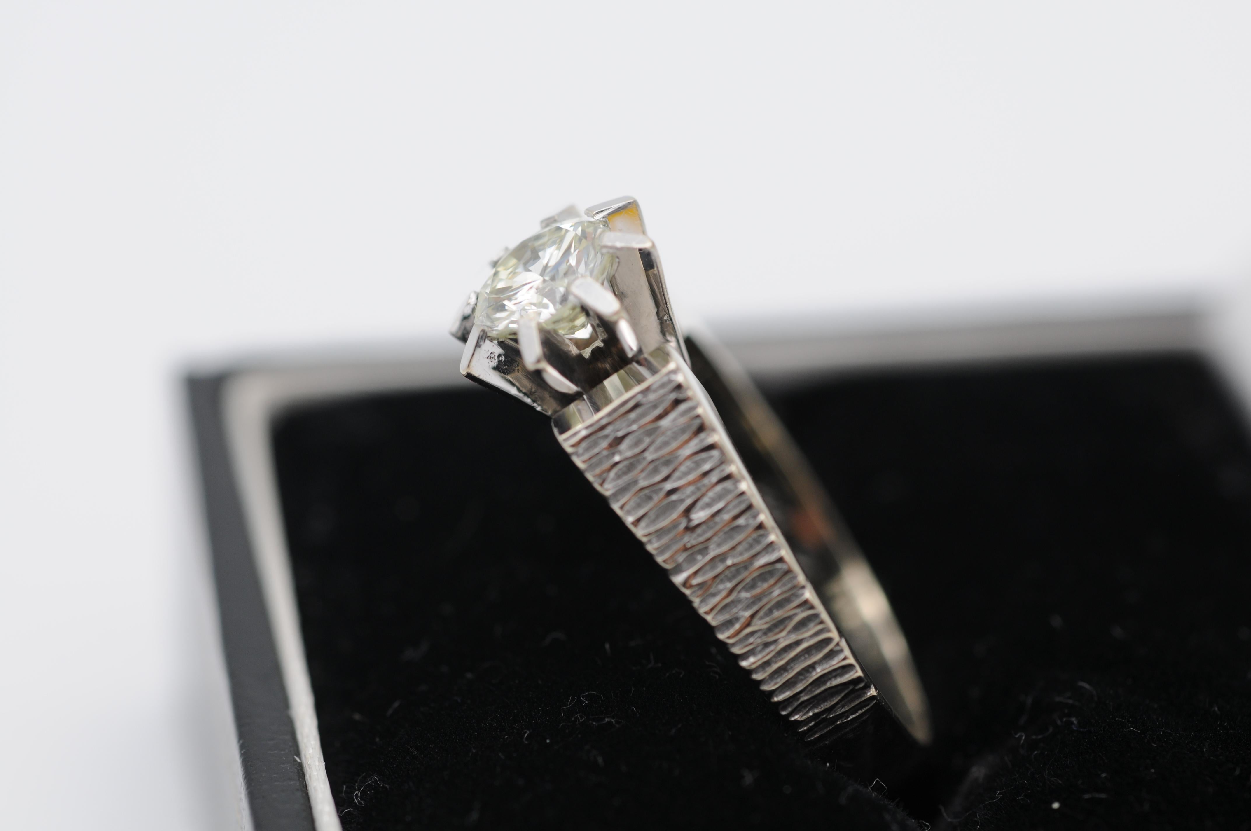 0.80 Ct. Solitaire Brilliant Ring, 14k Yellow Gold In Good Condition For Sale In Berlin, BE