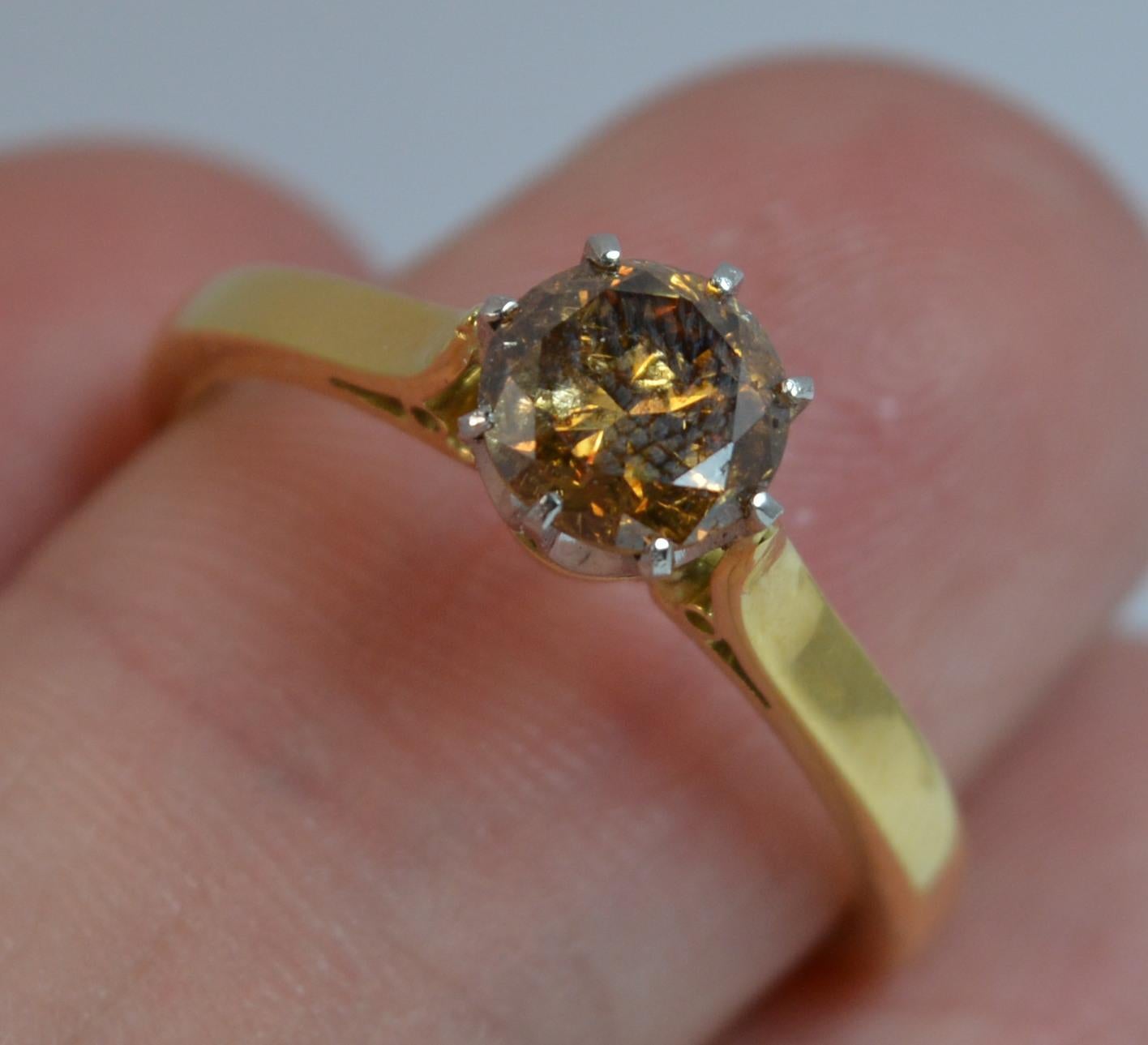 Contemporary 0.80 Carat Champagne Diamond 18 Carat Gold Solitaire Engagement Ring