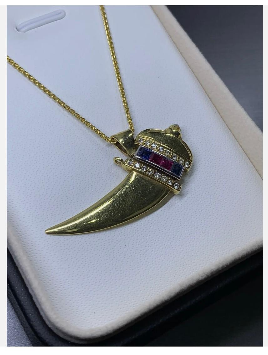 Collana con ciondolo a forma di zaffiro e rubino con diamante da 0,80ct in oro giallo 18ct 14,7g in vendita 4