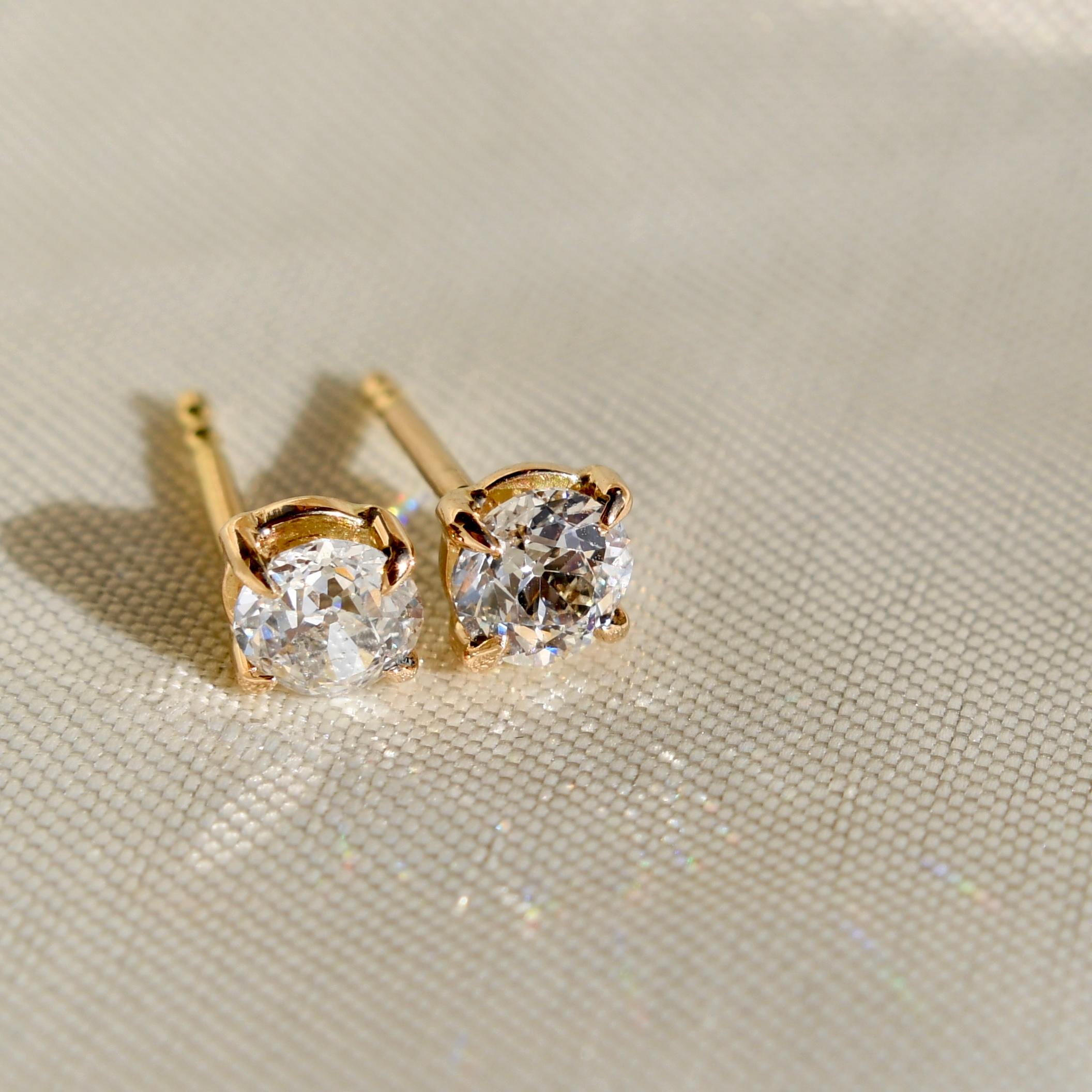A pair of newly made studs featuring antique diamonds.

Two GIA certificates for the diamonds are included. 

- One old mine cut diamond, 4.32 x 4.67 x 3.04 mm/ 0.42 ct (GIA J/ SI2) 
- One old mine cut diamond, 4.32 x 4.69 x 2.75 mm/ 0.38 ct (GIA I/