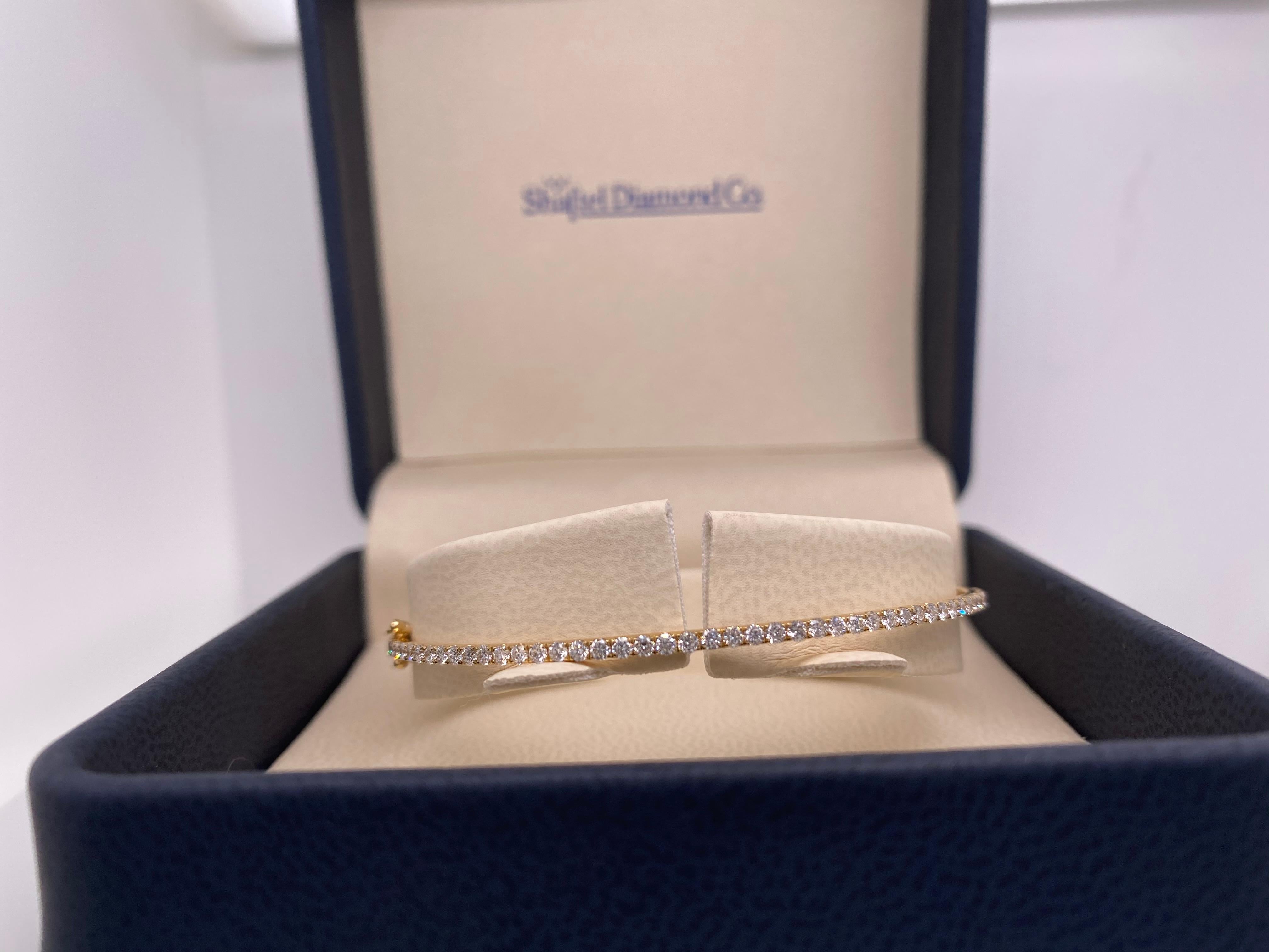 Taille ronde Bracelet jonc fin en or jaune 18 carats avec diamants ronds brillants de 0,80 carat en vente