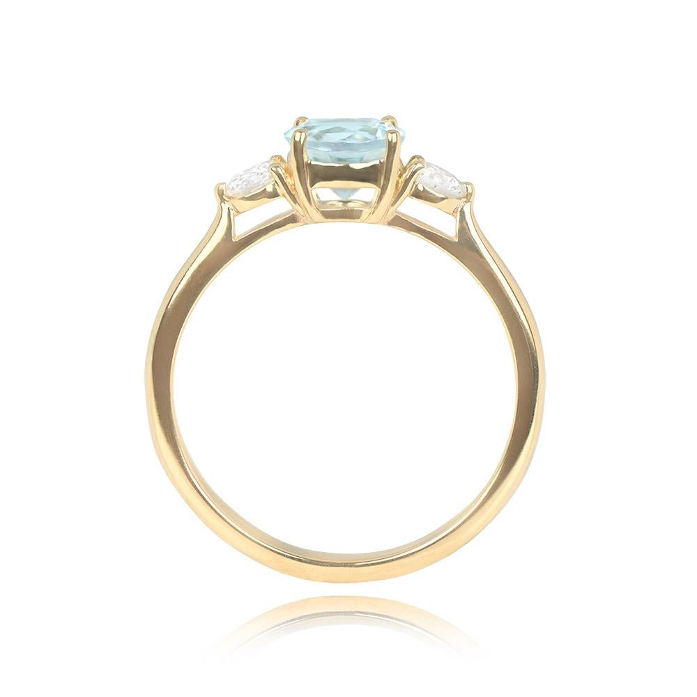 0.80ct Round Cut Aquamarine Engagement Ring, 18k Yellow Gold In Excellent Condition For Sale In New York, NY