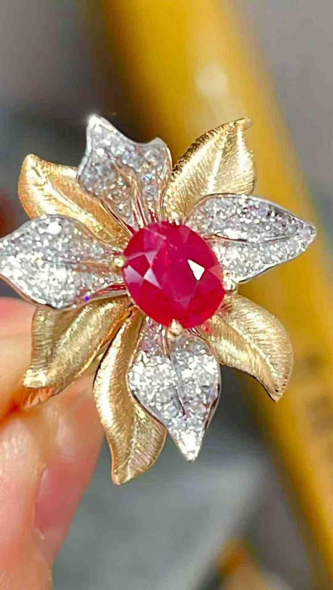 Women's 0.80ct Ruby & 0.30ct Diamond Flower Cocktail Ring in 18K Yellow Gold For Sale