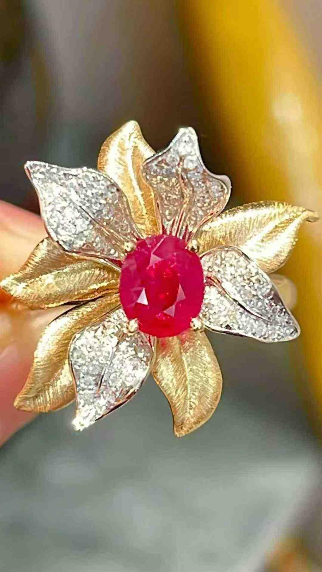 0.80ct Ruby & 0.30ct Diamond Flower Cocktail Ring in 18K Yellow Gold For Sale 1
