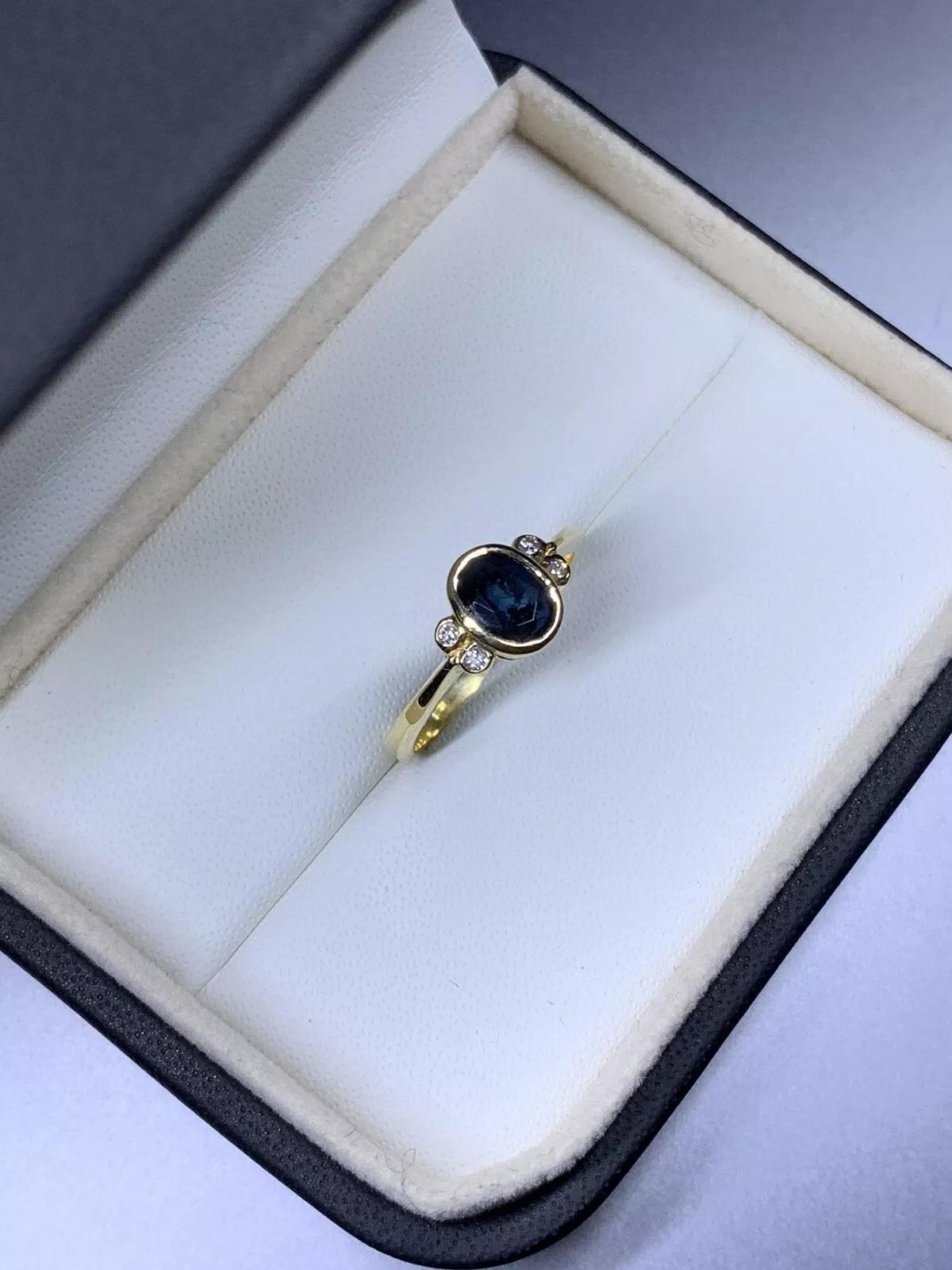 Anillo de compromiso de diamantes Zafiro de 0,80 ct en oro amarillo de 18k. en venta 1