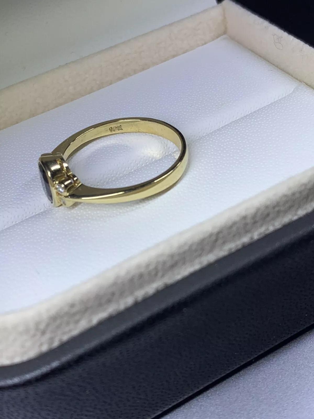 Anillo de compromiso de diamantes Zafiro de 0,80 ct en oro amarillo de 18k. en venta 3