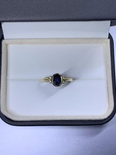 0.80ct Sapphire diamond engagement ring in 18k yellow gold.