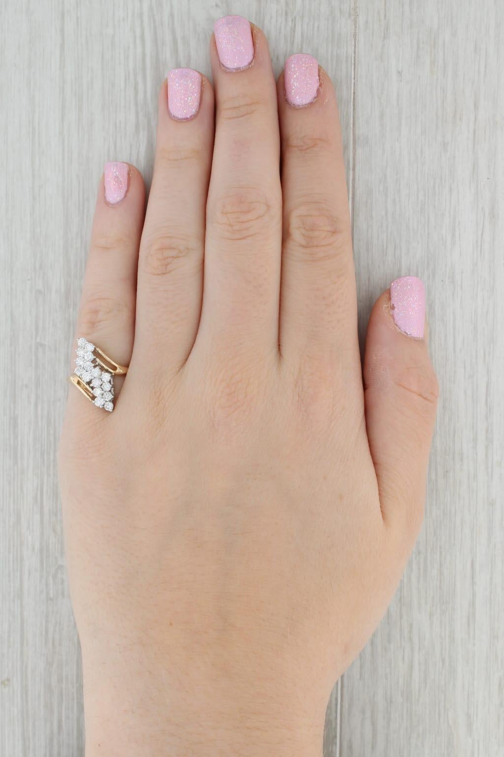 Informations sur les pierres précieuses :
- Diamants naturels -
Total des carats - 0.80ctw
Taille - Brilliante ronde
Couleur - G - H
Clarté - SI1 - I1

Métal : or jaune 14k, montures en or blanc
Poids : 4,2 grammes 
Timbres : 14kp (p = plumb = or de