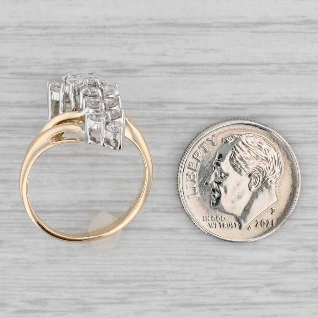 Taille ronde Bague bypass cocktail en or jaune 14 carats avec grappe de diamants de 0,80 ctw, taille 6,5 en vente