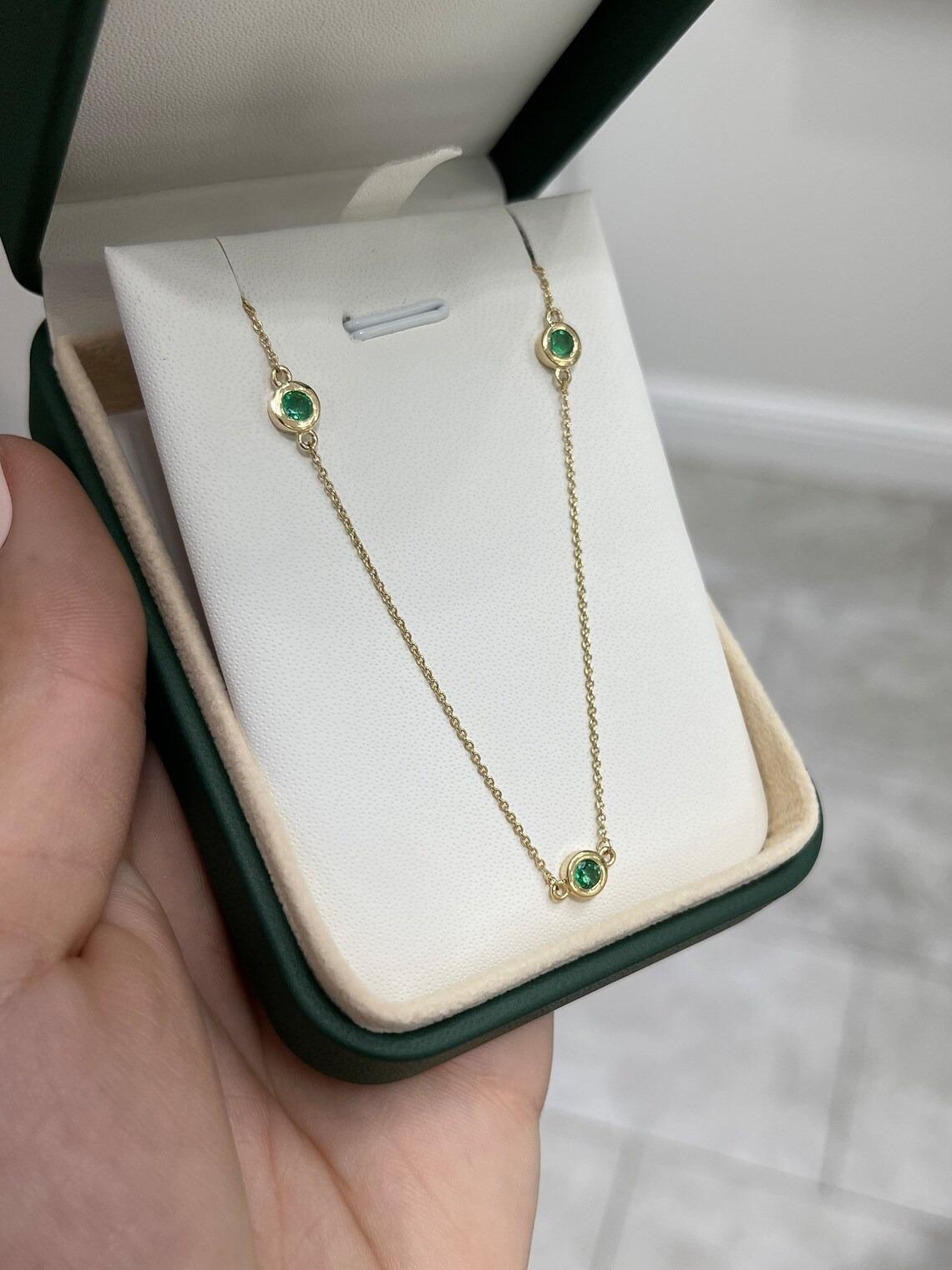Modern 0.80tcw 14K Natural Round Cut Bezel Set Emerald By The Yard Cable Chain Necklace For Sale
