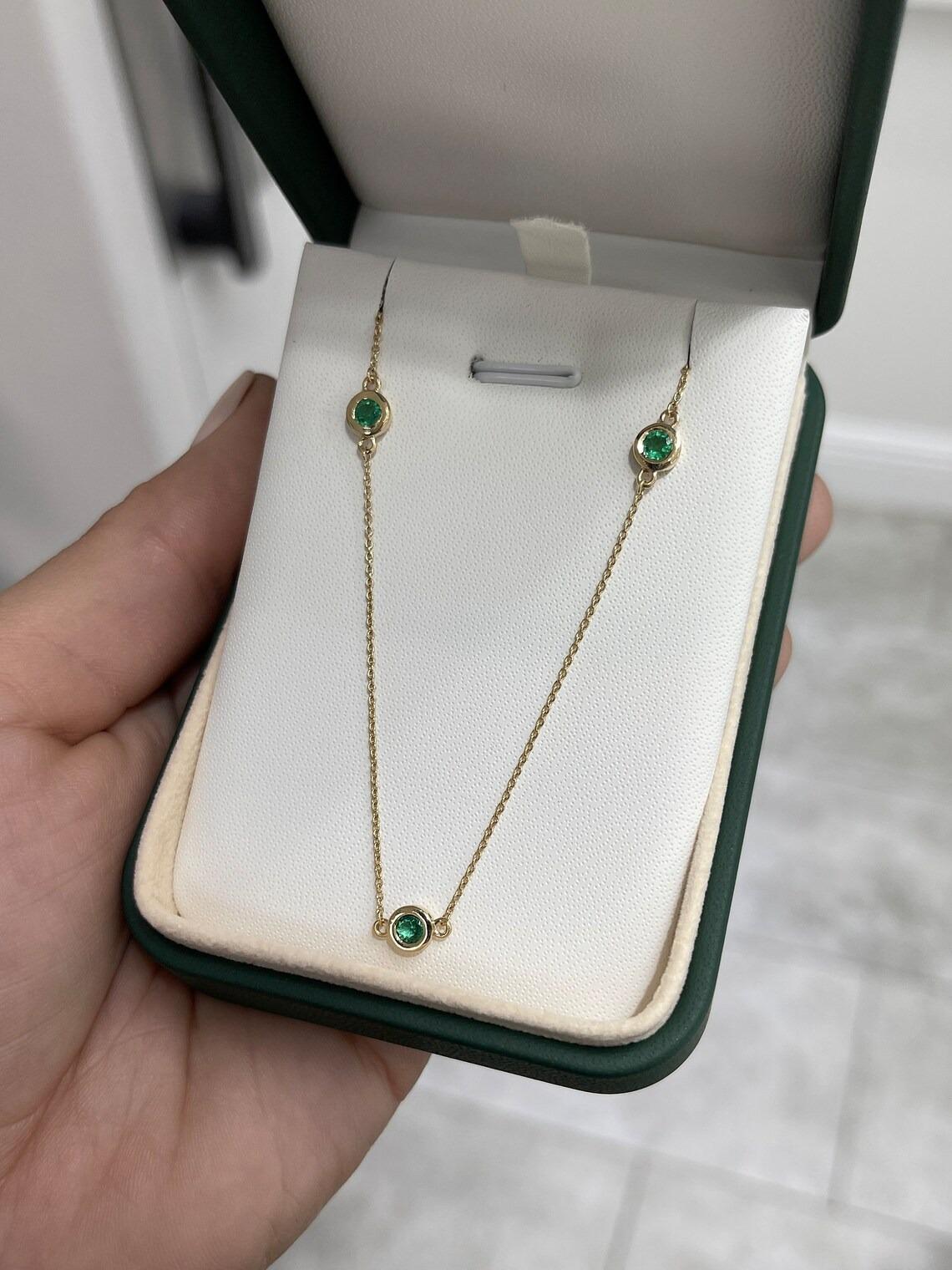 0.80tcw 14K Natural Round Cut Bezel Set Emerald By The Yard Cable Chain Necklace In New Condition For Sale In Jupiter, FL