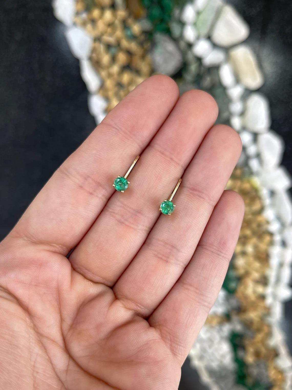 0.80tcw 14K Natural Round Cut Emerald 4 Prong Leverback Yellow Gold Earrings In New Condition For Sale In Jupiter, FL