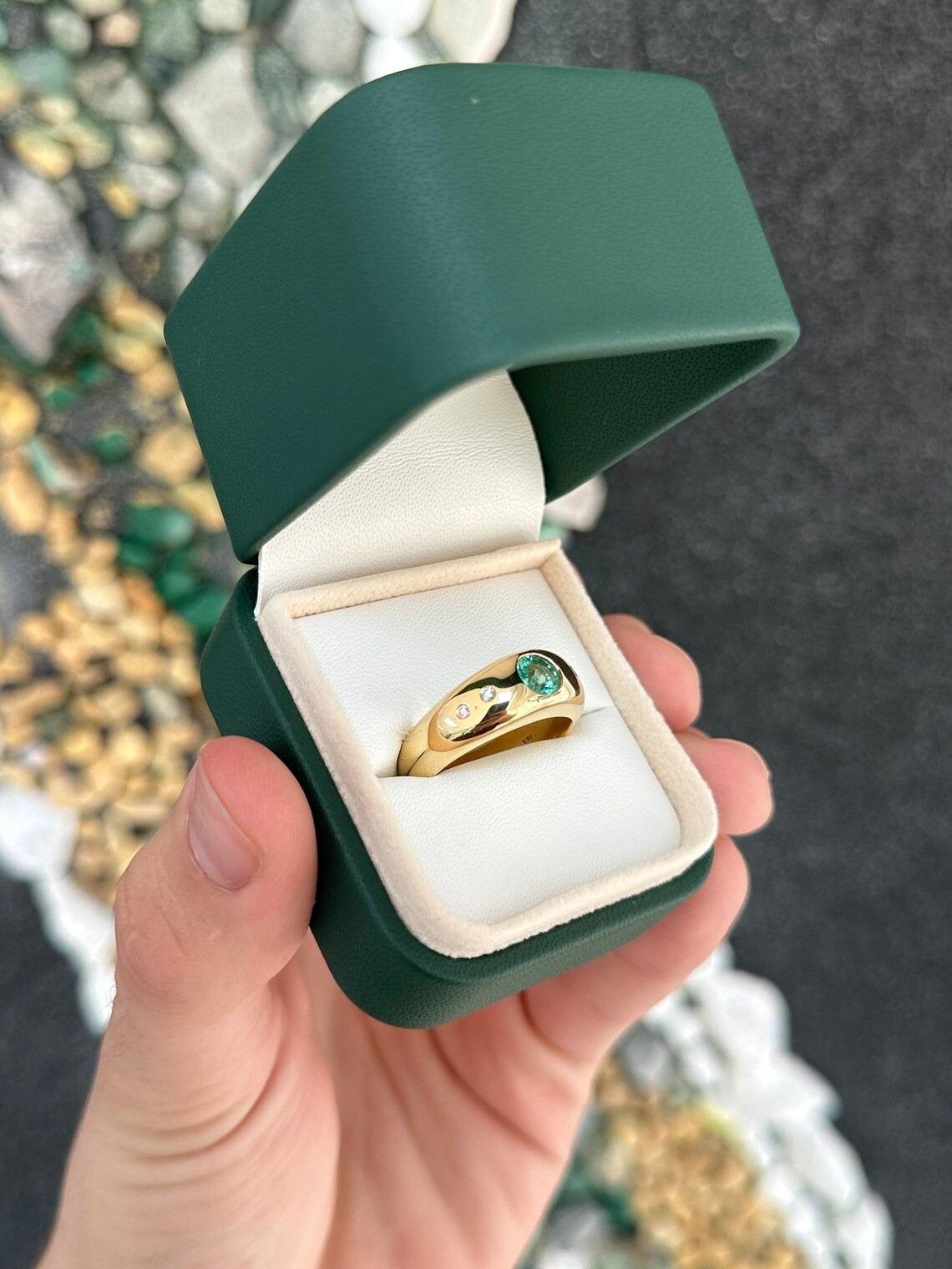 0.80tcw 18K Round Cut Emerald & Round Diamond Accent Unisex 5 Stone Gold Ring For Sale 1