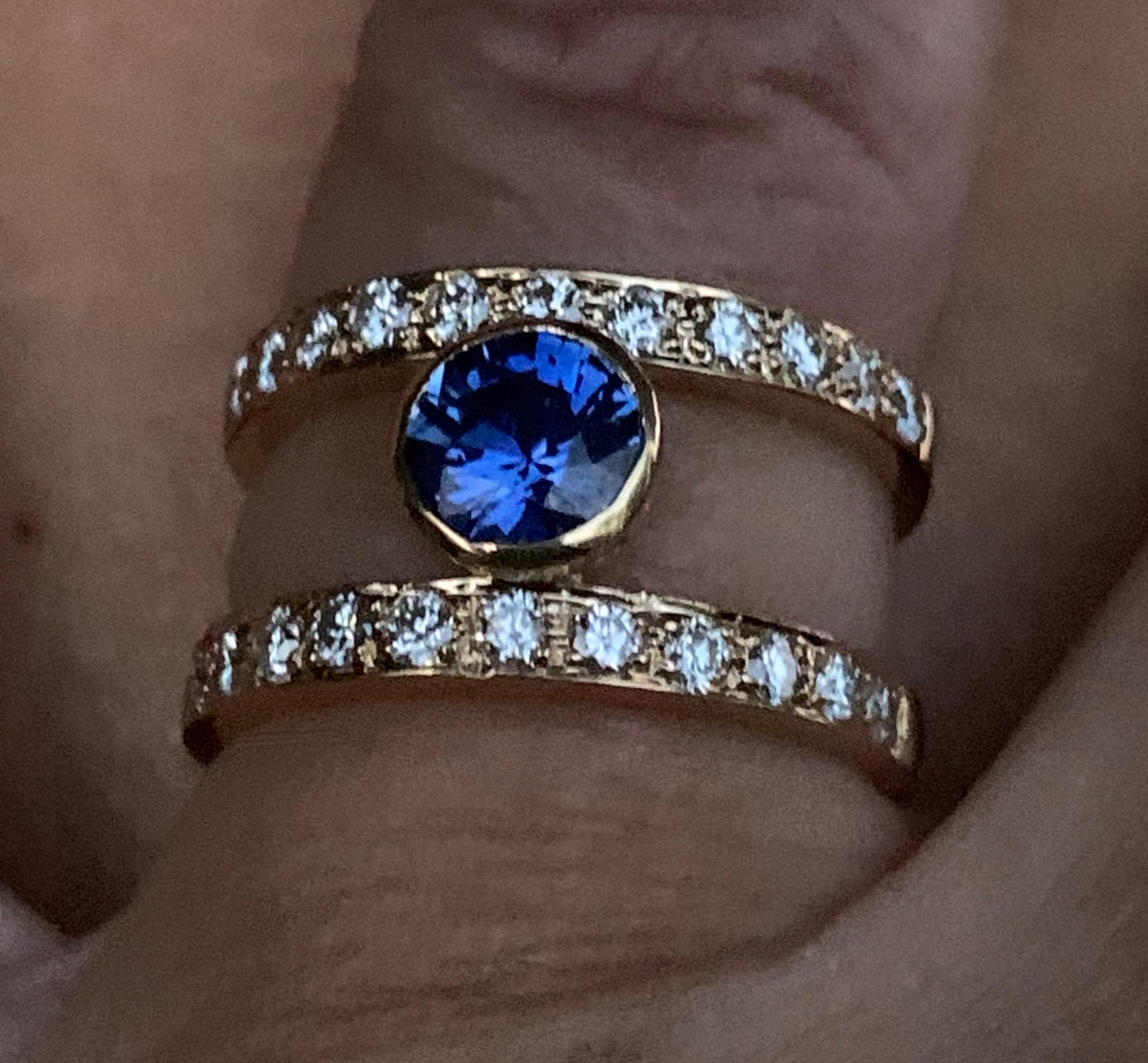 0.81 Carat Blue Sapphire and Diamond Gold Ring In New Condition For Sale In Tucson, AZ