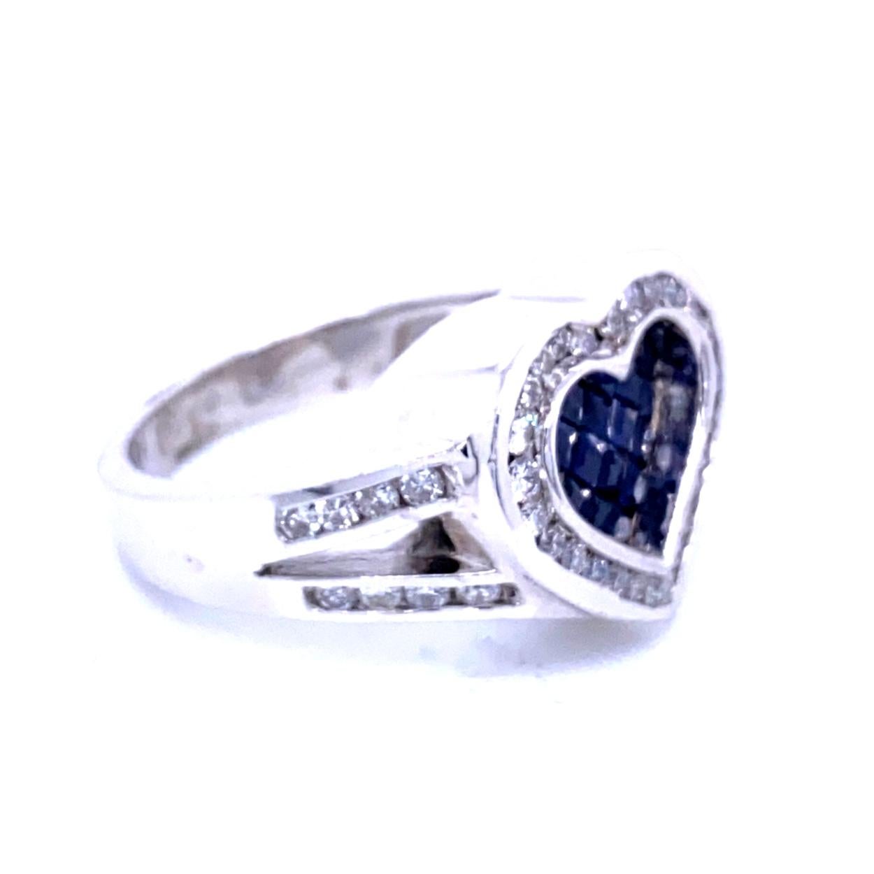 Anello con diamante da 0,81 carati e zaffiro blu da 0,92 carati in oro 18 carati con gambo diviso a cuore In condizioni Nuovo in vendita a Los Angeles, CA