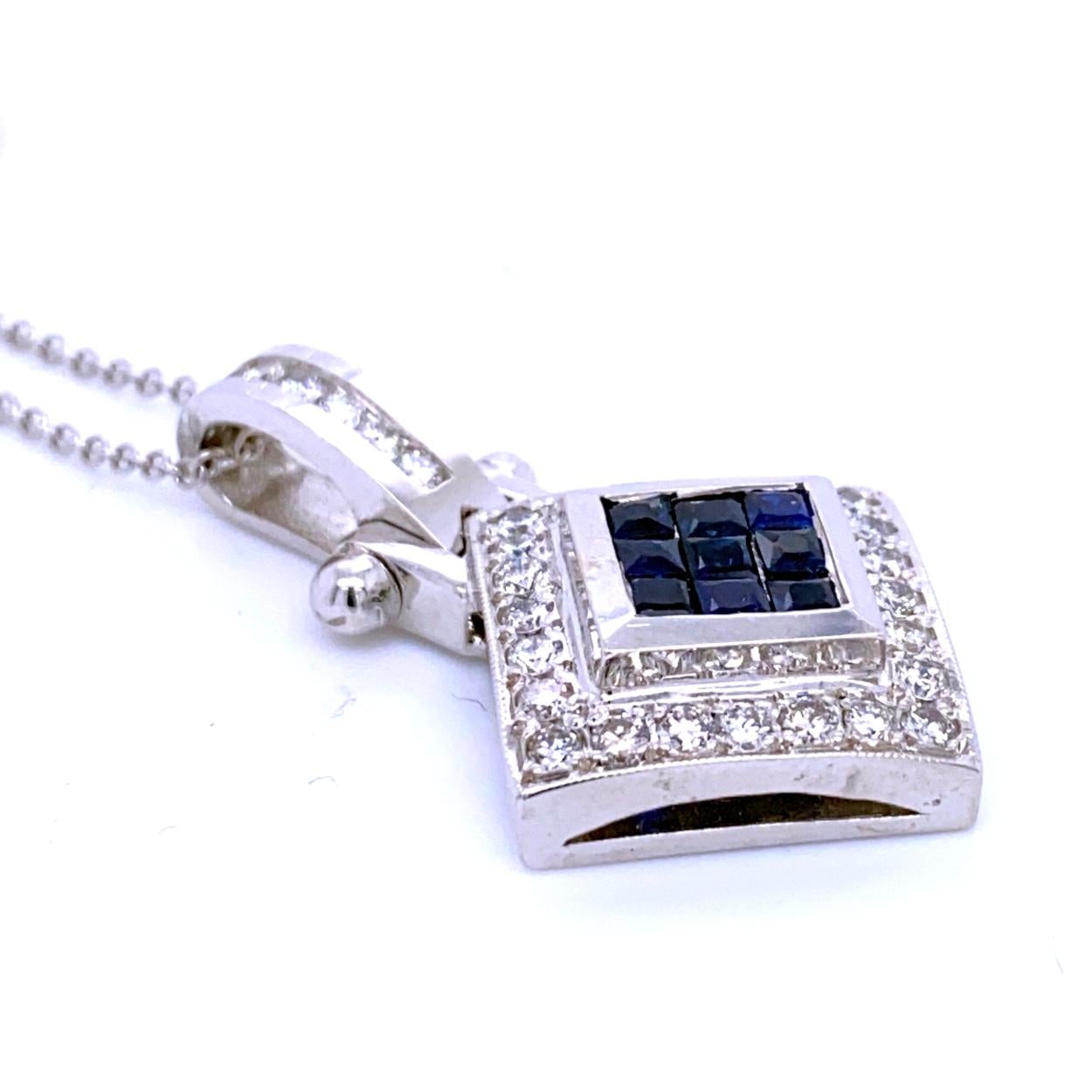 Round Cut 0.81 Carat Diamond/0.97 Carat Blue Sapphire 18 Karat Gold Pendant For Sale