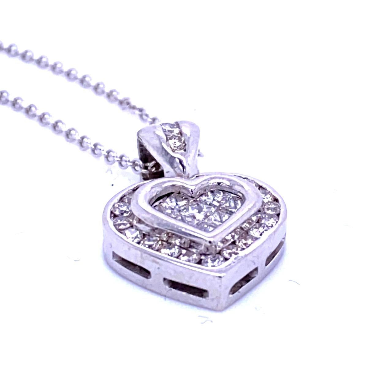 Contemporary 0.81 Carat Diamond 18 Karat Gold Hearts Pendant Necklace For Sale