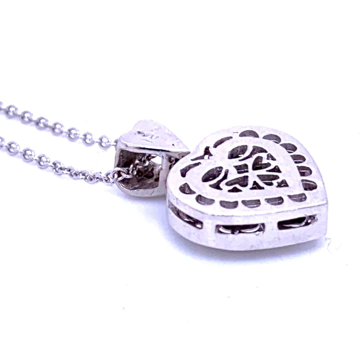 Women's 0.81 Carat Diamond 18 Karat Gold Hearts Pendant Necklace For Sale