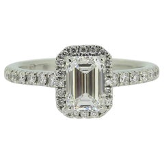 Bague de fiançailles en diamant taille émeraude de 0,81 carat