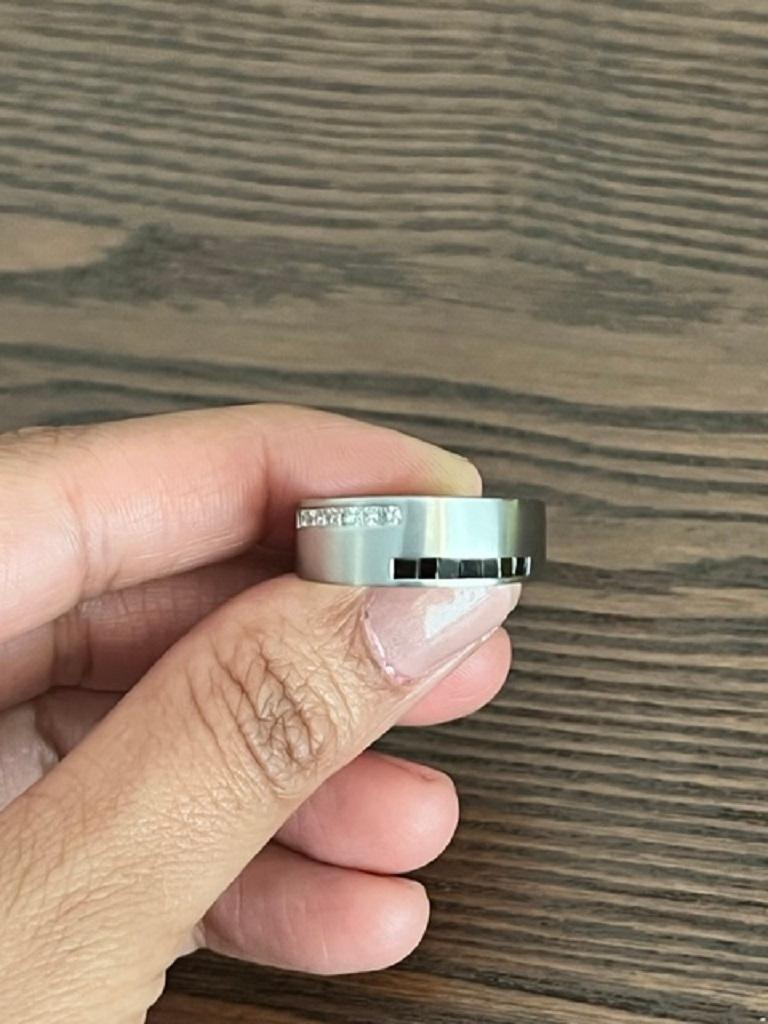 0,81 Karat weiß-schwarzer Diamantring für Herren aus 14 Karat Weißgold (Carréschliff)