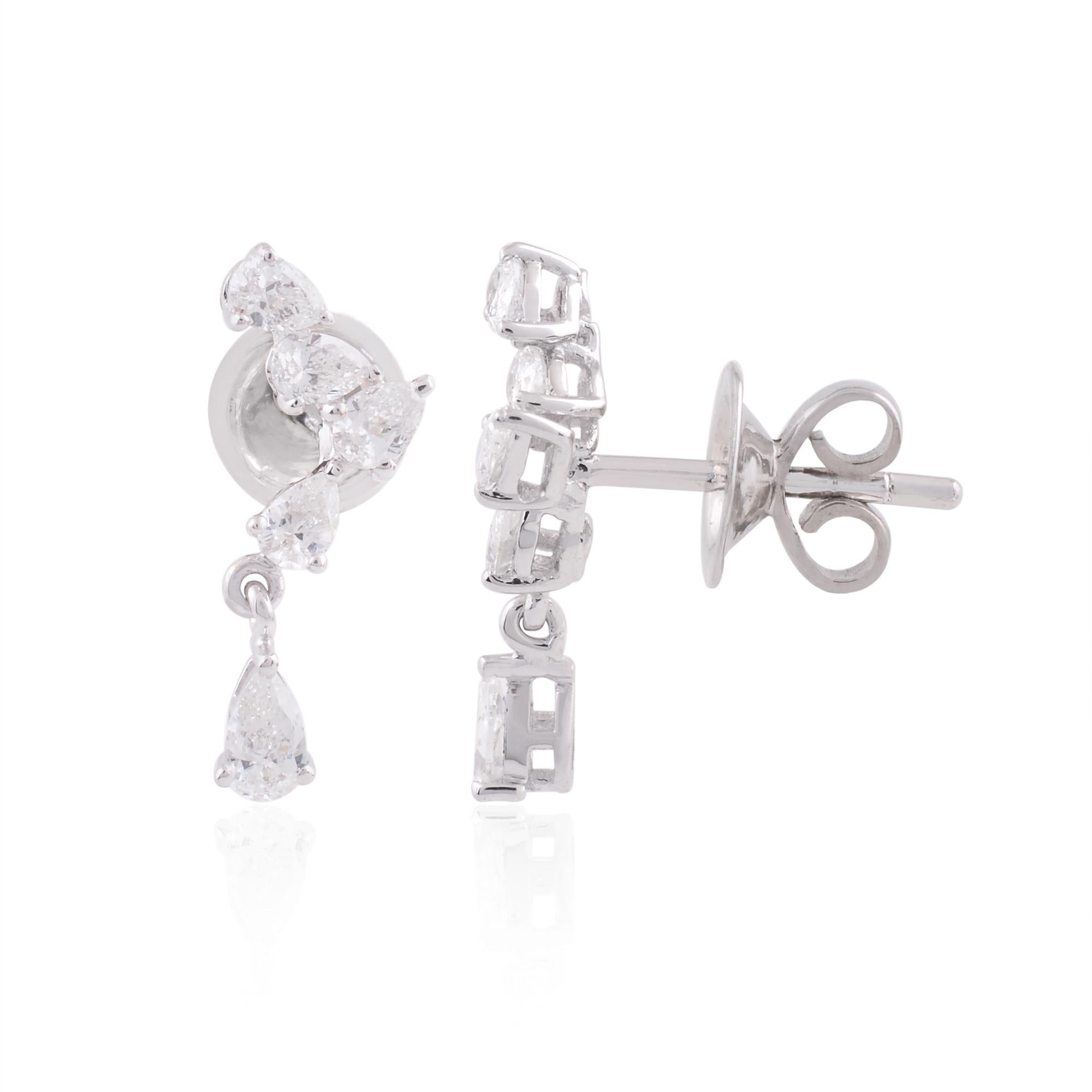 Diese 0,81 Karat SI Clarity HI Color Pear Diamond Drop Earrings aus 18 Karat Weißgold sind Tropfenohrringe mit zwei Diamanten im Birnenschliff, die im baumelnden Teil und möglicherweise im oberen und mittleren Teil hervorstechen. Die Steine sind in