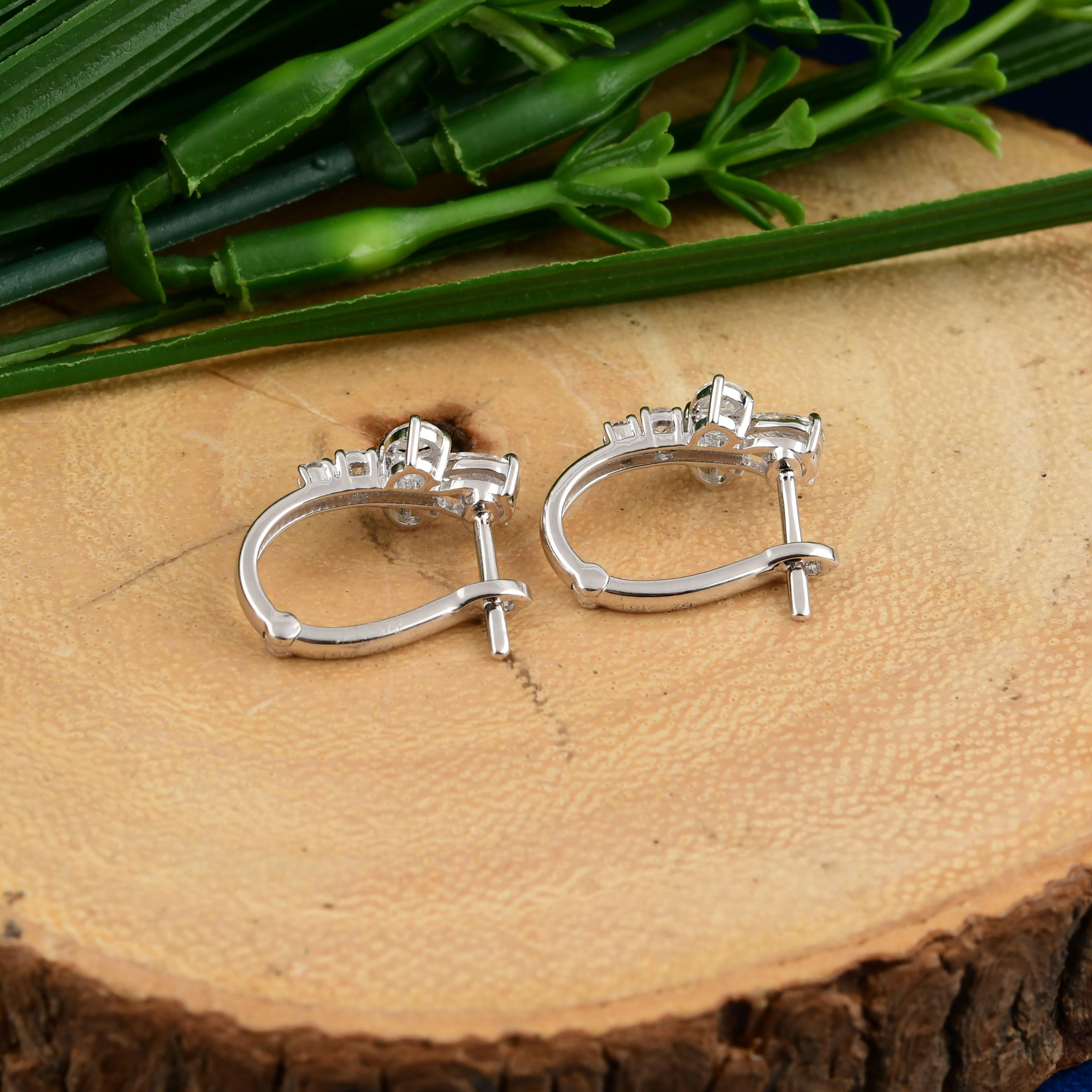 Pear Cut 0.81 Carat SI Clarity HI Color Pear Round Diamond Earrings 18 Karat White Gold For Sale