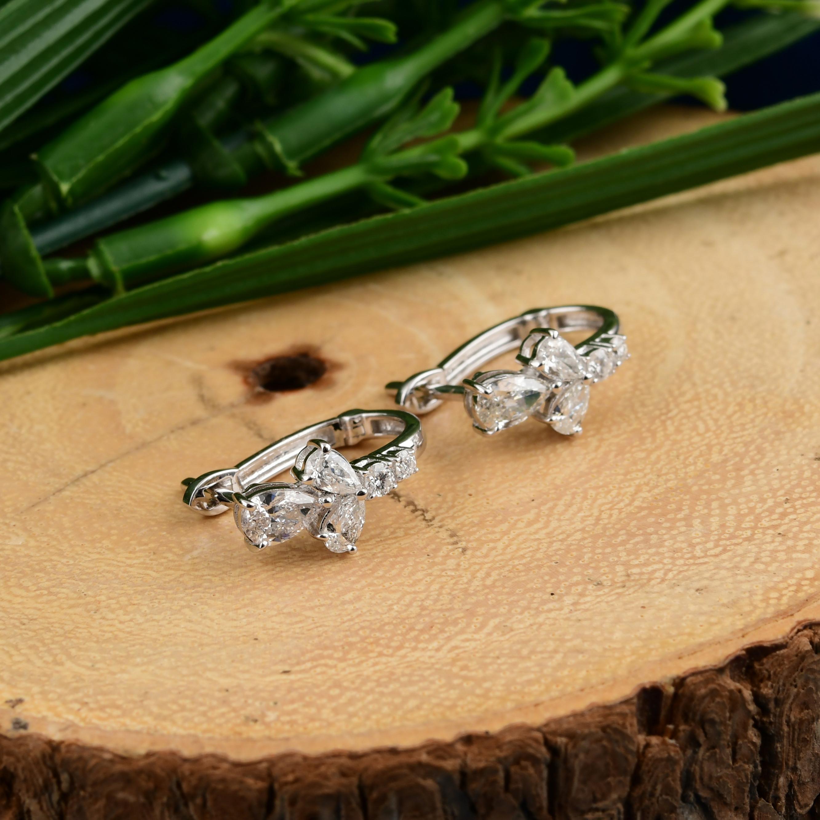 0.81 Carat SI Clarity HI Color Pear Round Diamond Earrings 18 Karat White Gold In New Condition For Sale In Diera, Dubai
