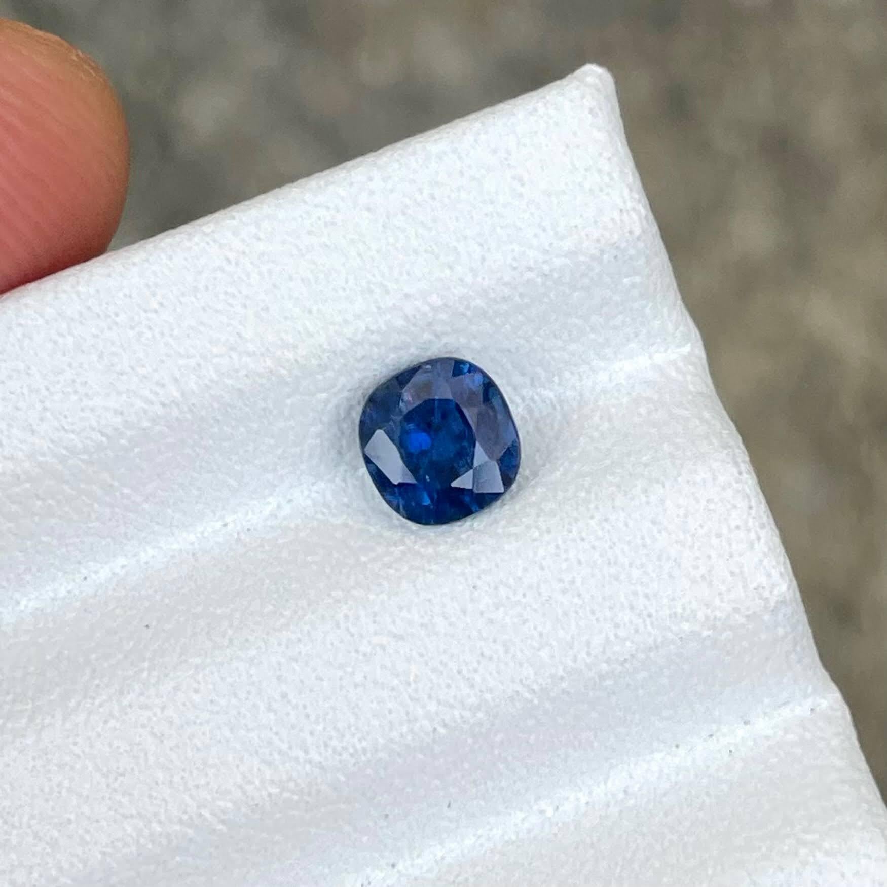 0.81 carats Blue Sapphire Stone Cushion Cut Natural Sri Lankan Gemstone For Sale 2