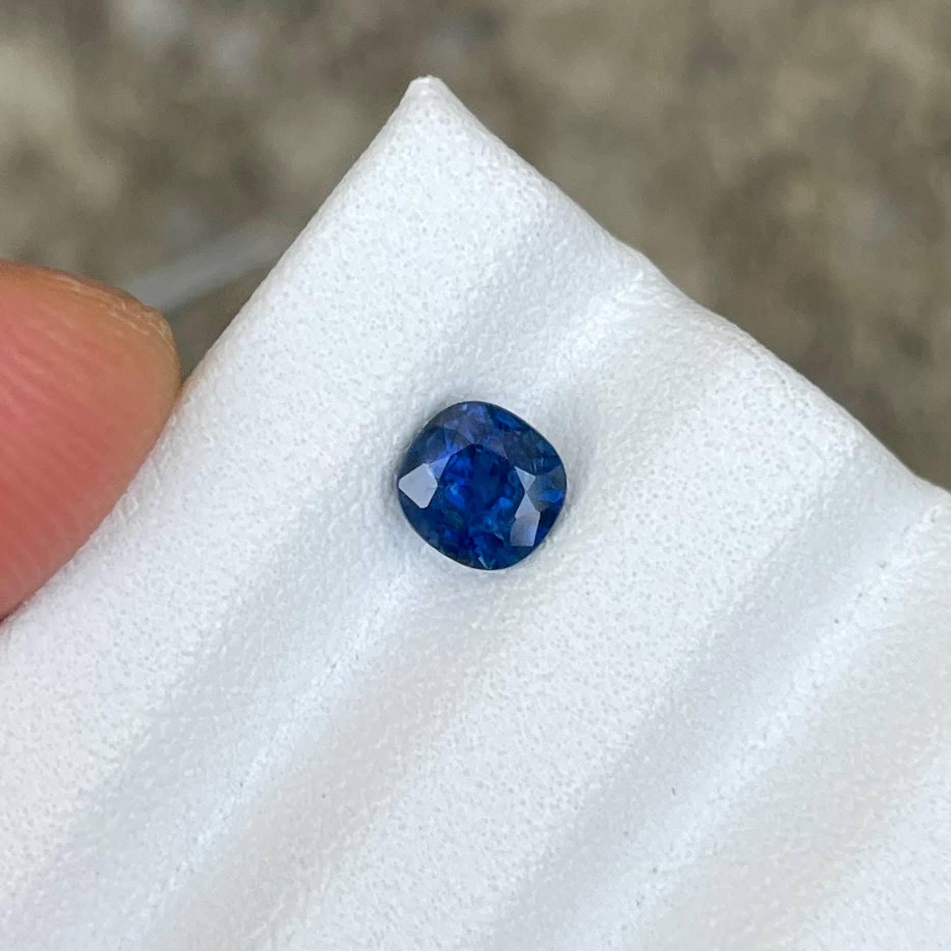 0.81 carats Blue Sapphire Stone Cushion Cut Natural Sri Lankan Gemstone For Sale 3