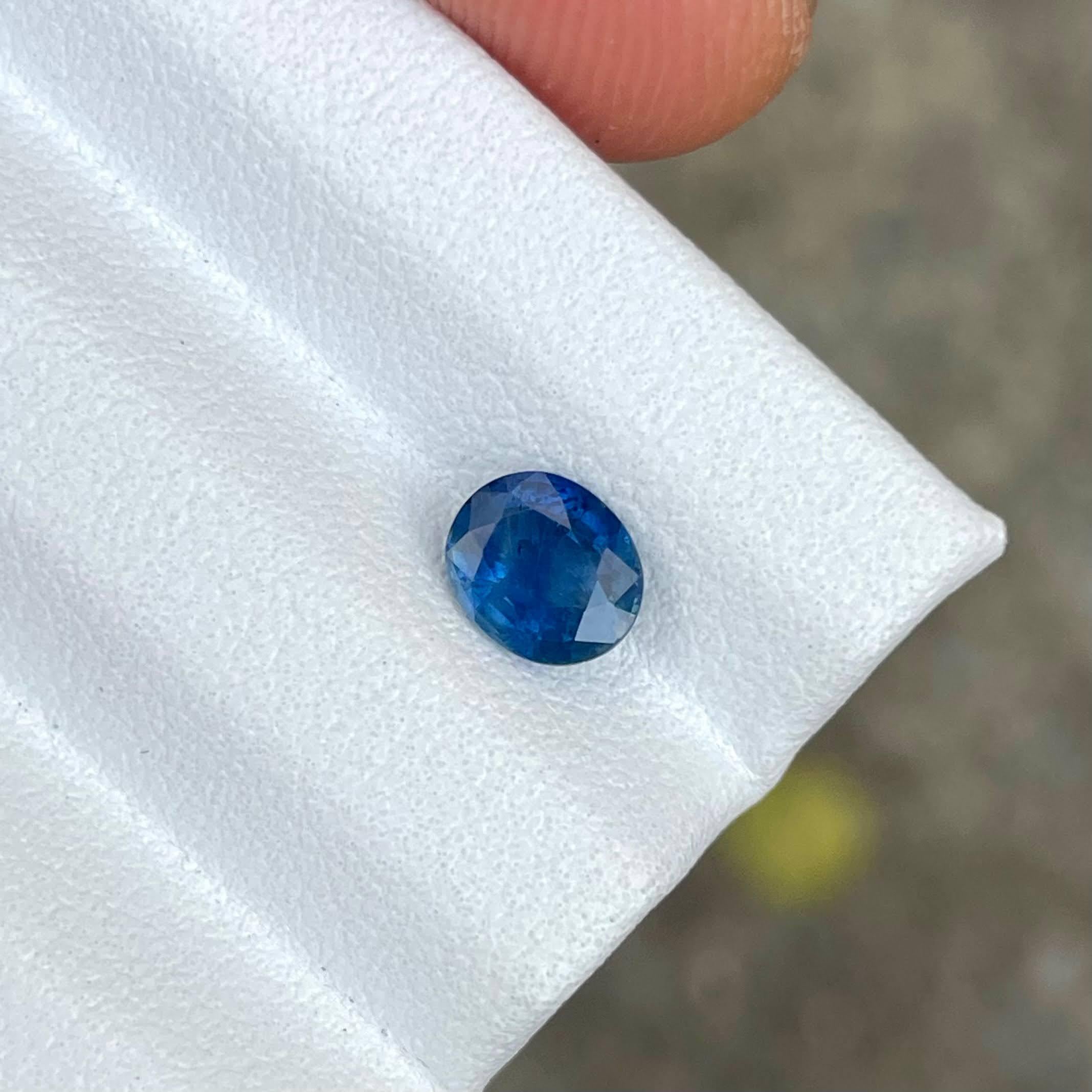 0,81 Karat Tiefblauer Saphir Stein Ovalschliff Sri Lankanischer Edelstein im Angebot 2