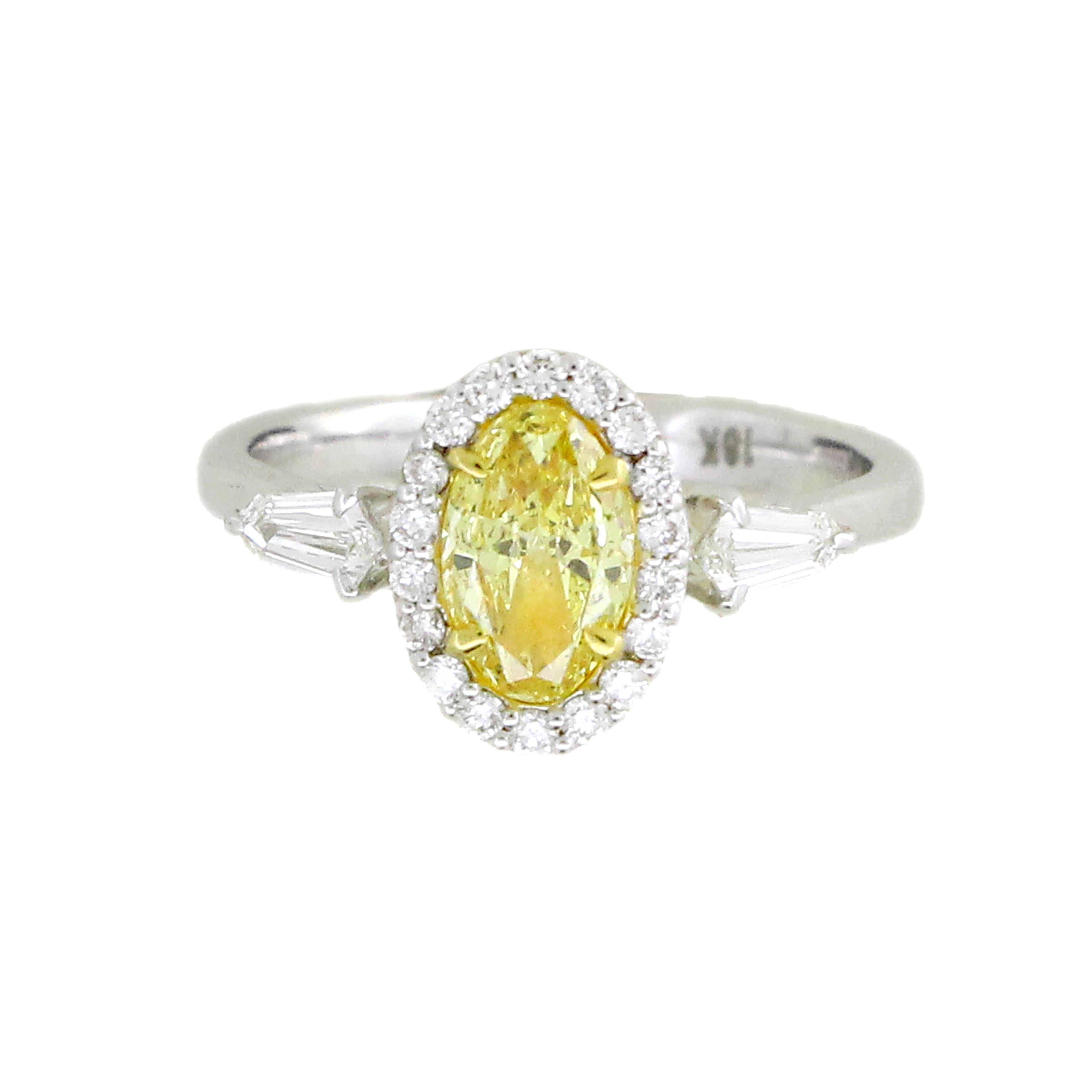 Modern 0.81 Carats Yellow Diamond Cocktail Ring For Sale