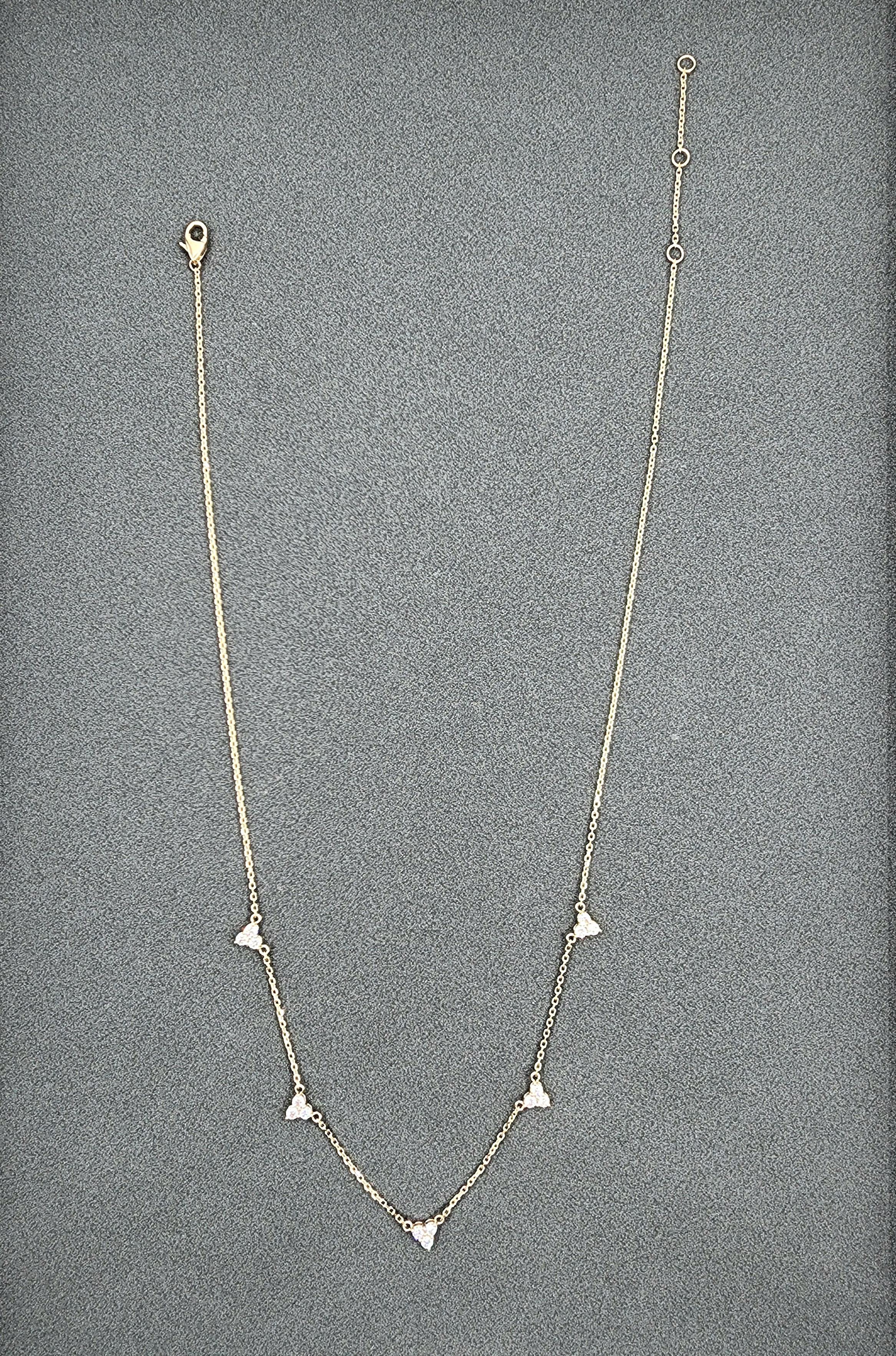 Moderno Collana di diamanti Trio da 0,81 carati in vendita